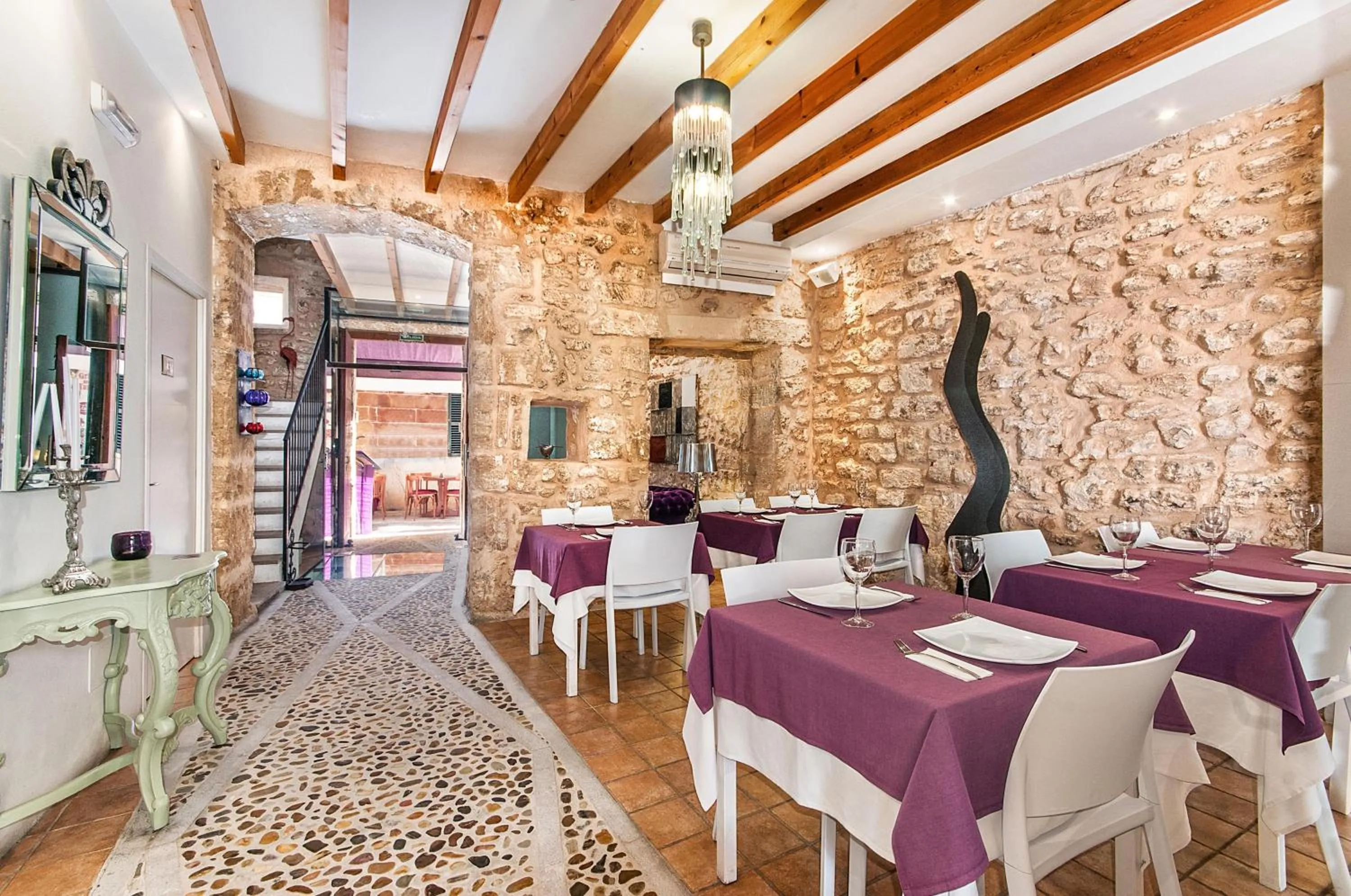 Restaurant/places to eat in Ca´n Pere