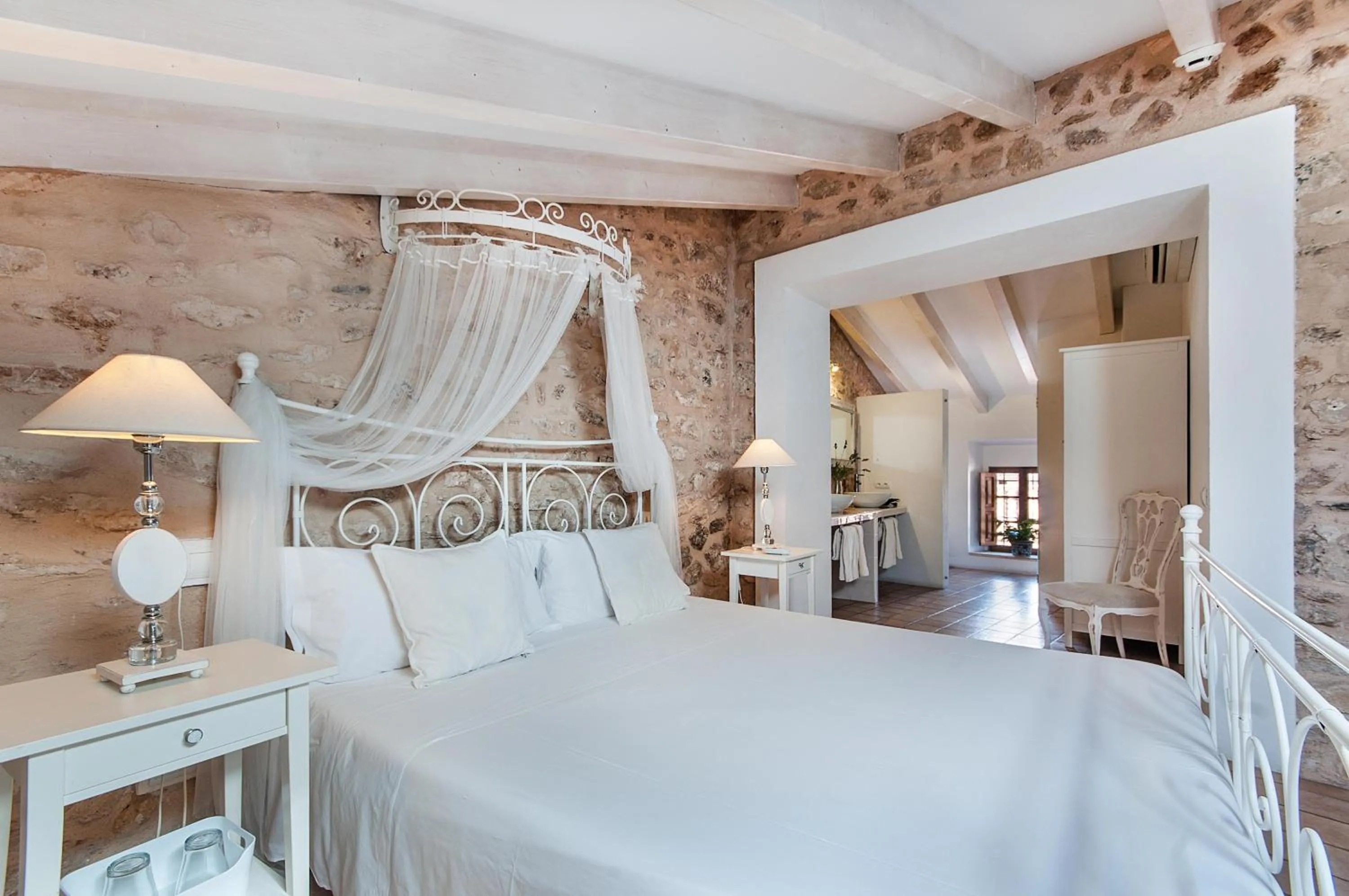 Photo of the whole room, Bed in Ca´n Pere