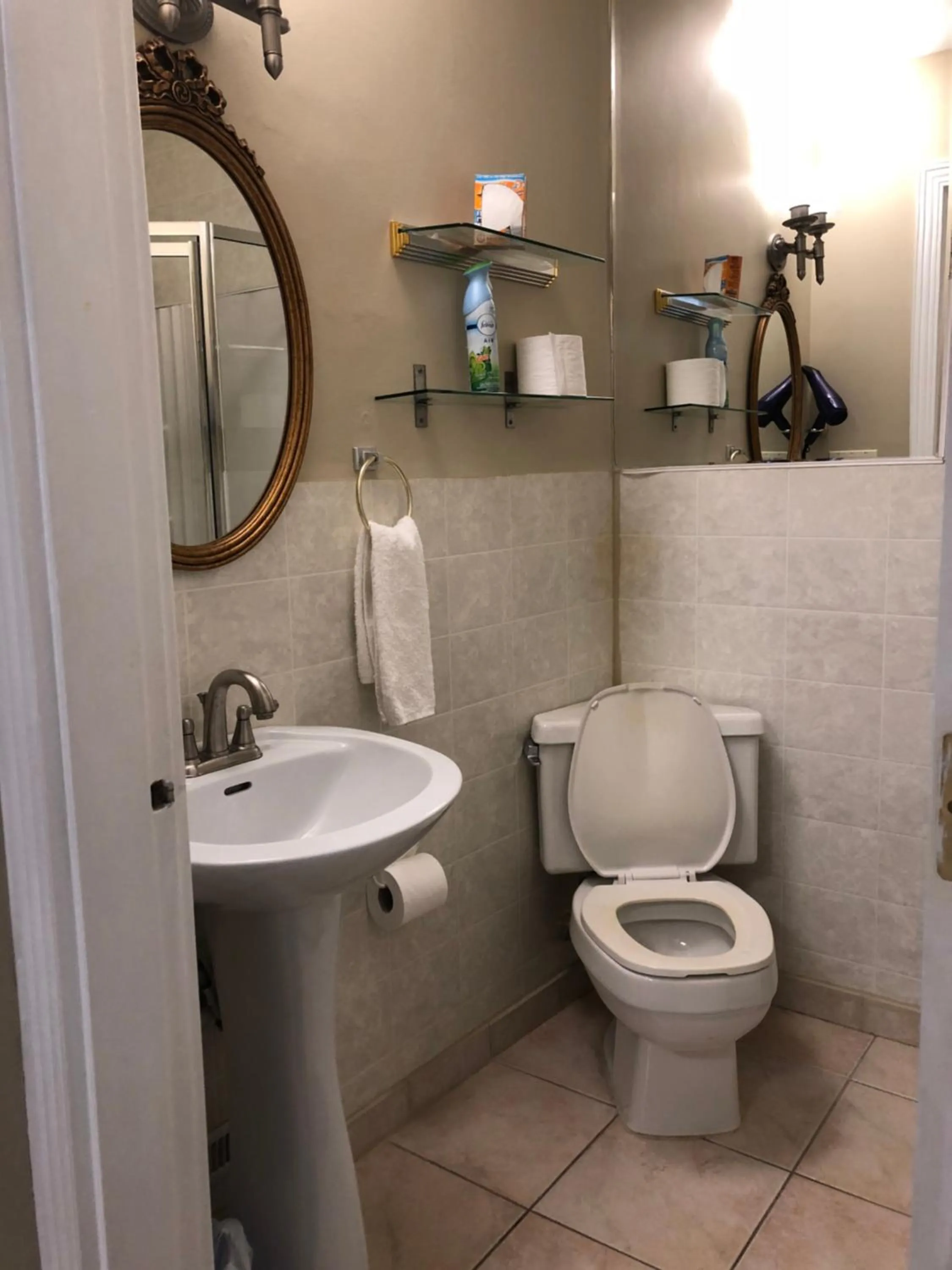 Shower in Cozy Bedrooms Guest House