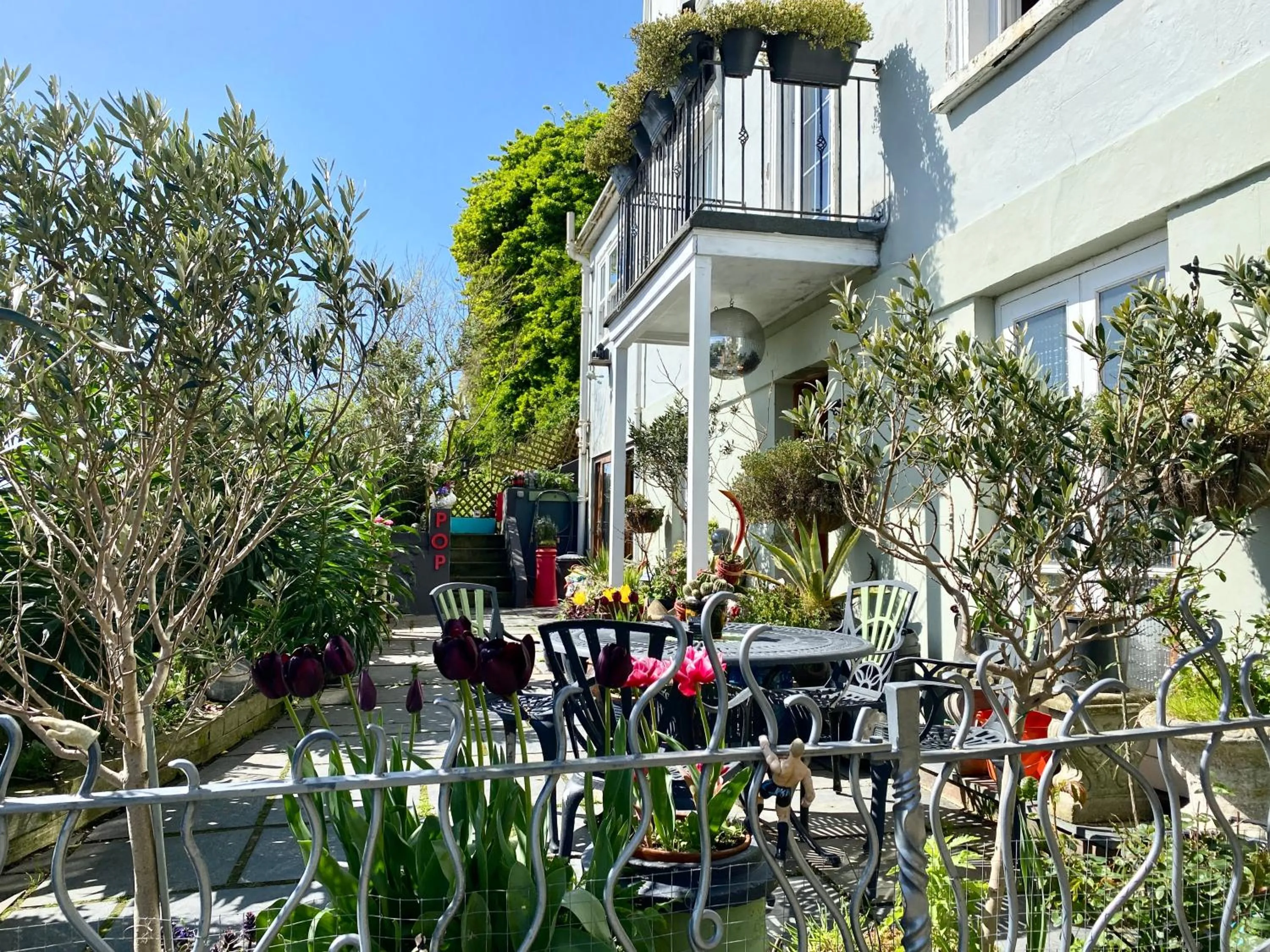 The Retro Retreat with free parking