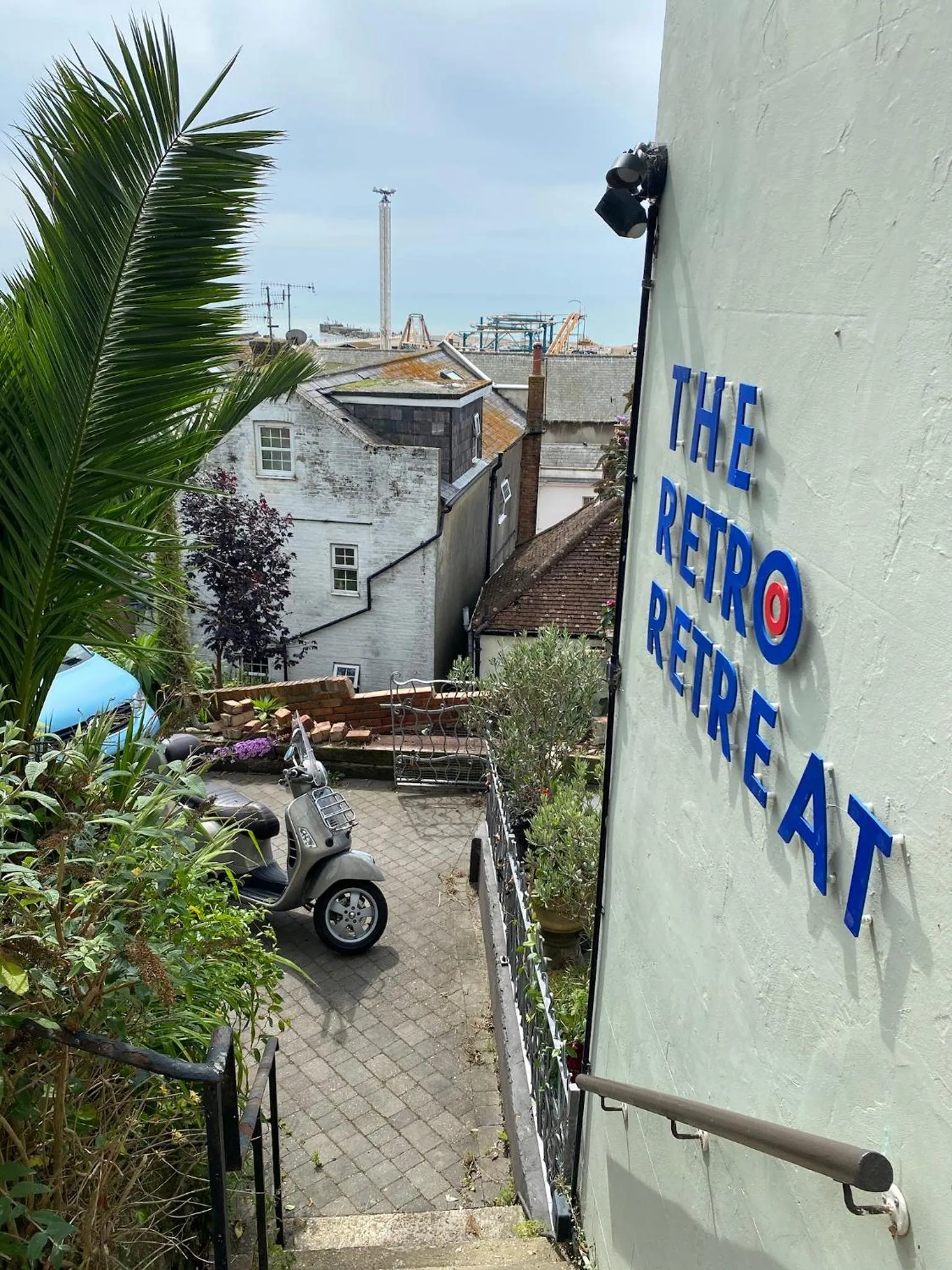 The Retro Retreat with free parking