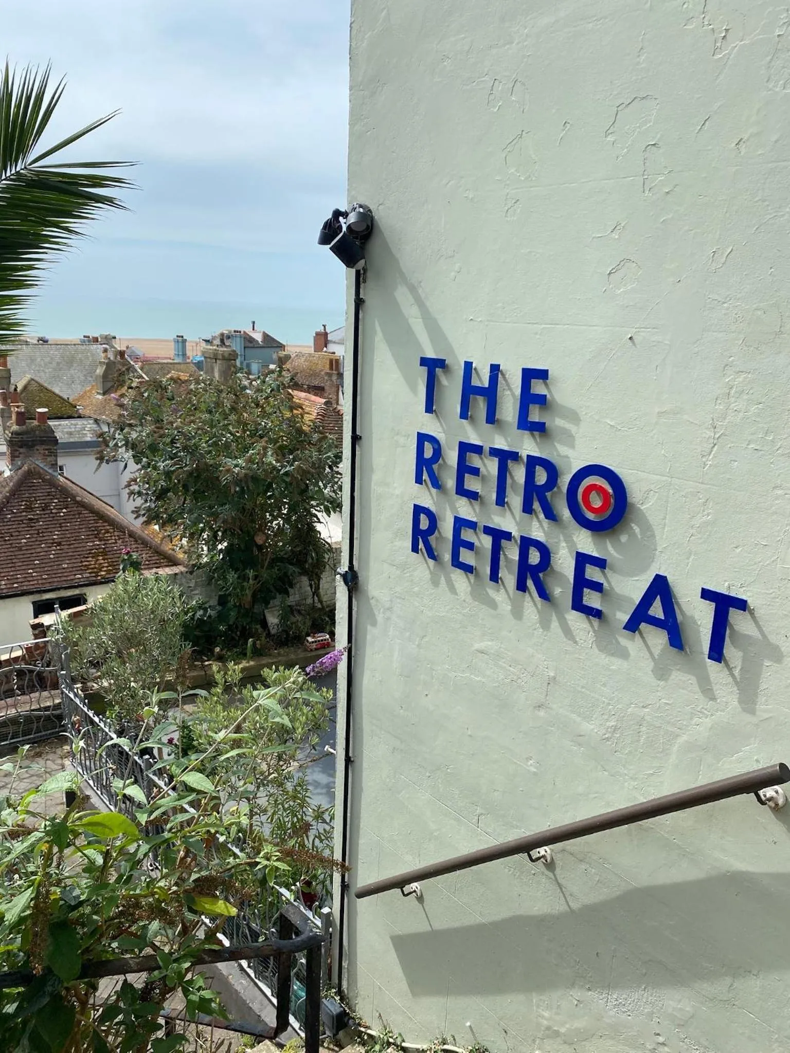 The Retro Retreat with free parking
