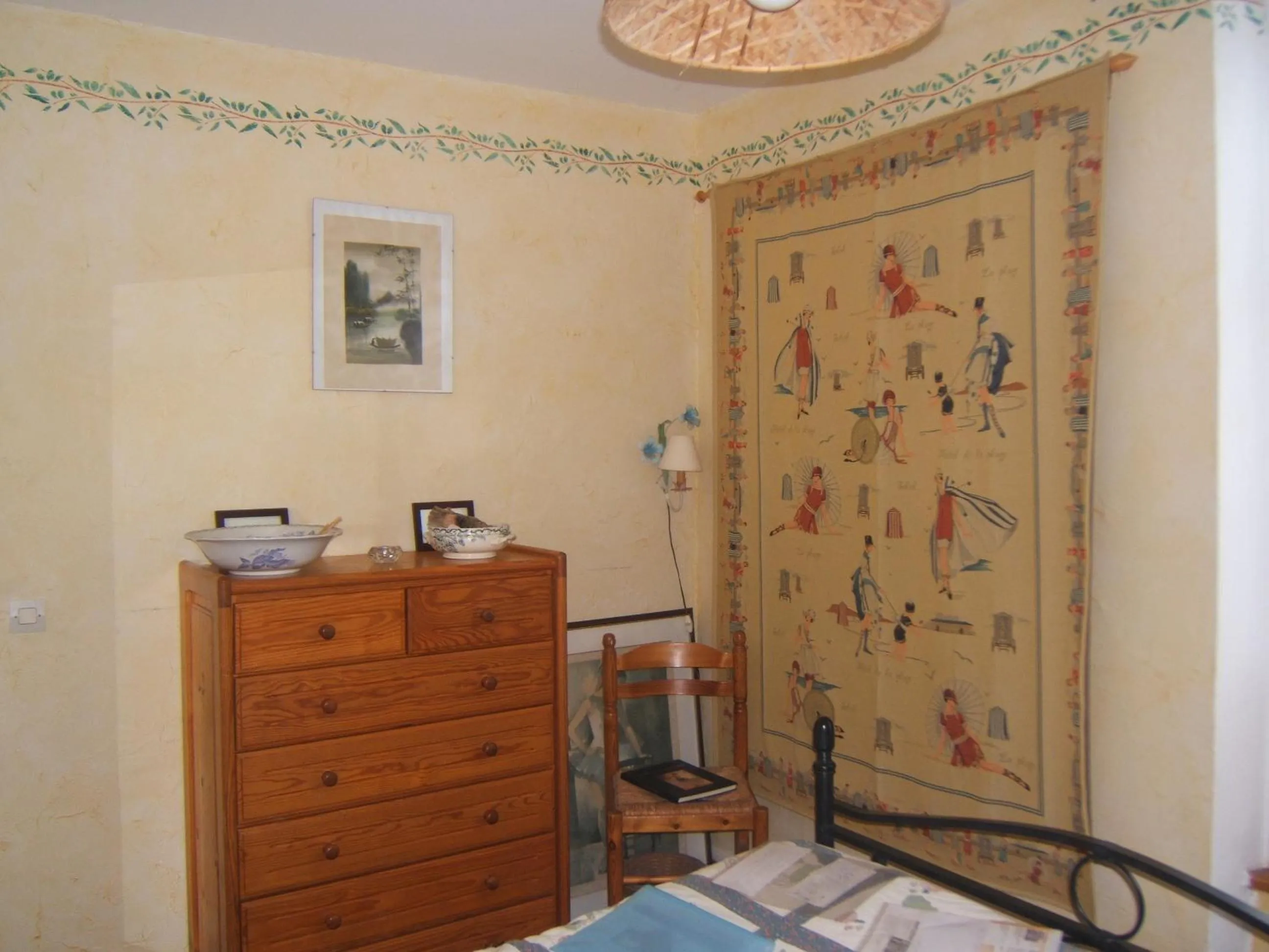 Photo of the whole room, Bed in Relais du Cap romain