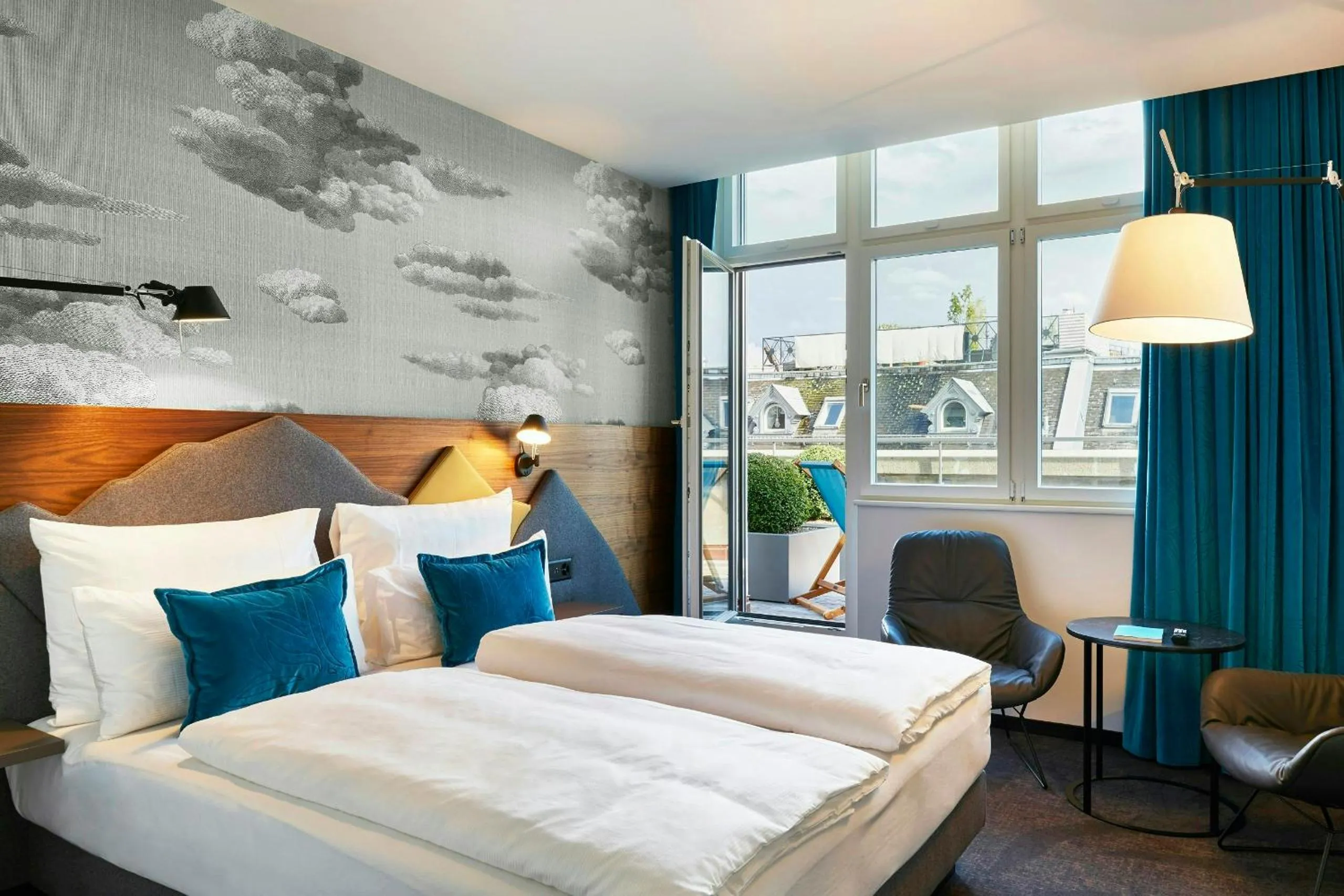 Photo of the whole room, Bed in Motel One Zürich