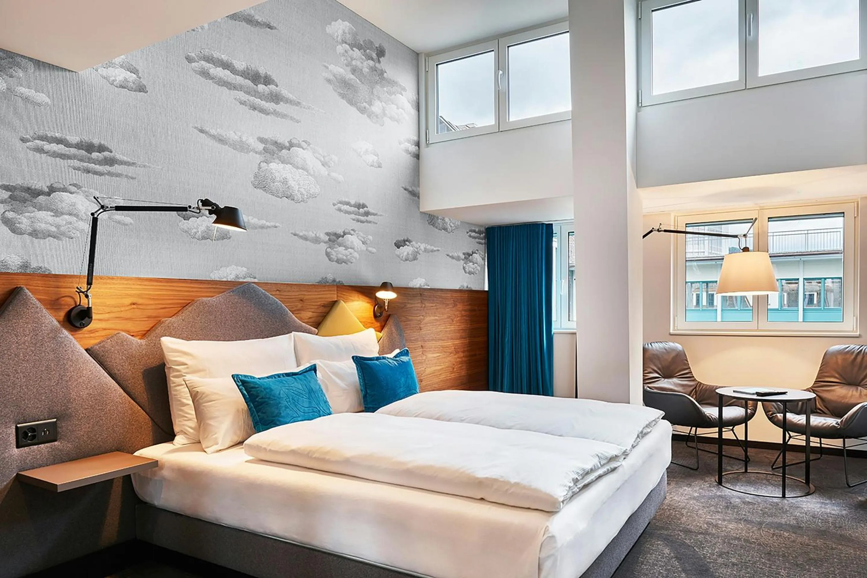 Photo of the whole room, Bed in Motel One Zürich
