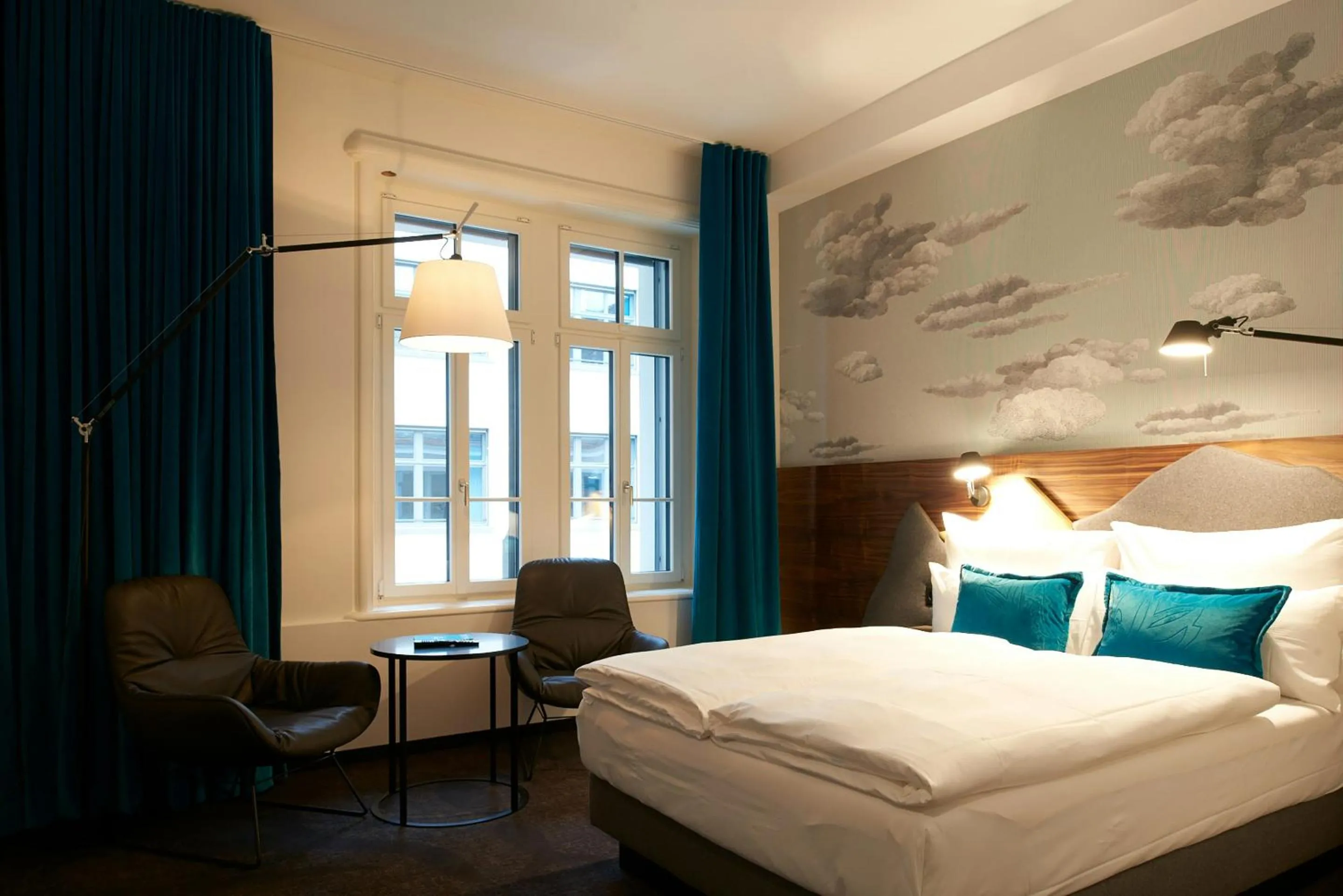 Photo of the whole room, Bed in Motel One Zürich