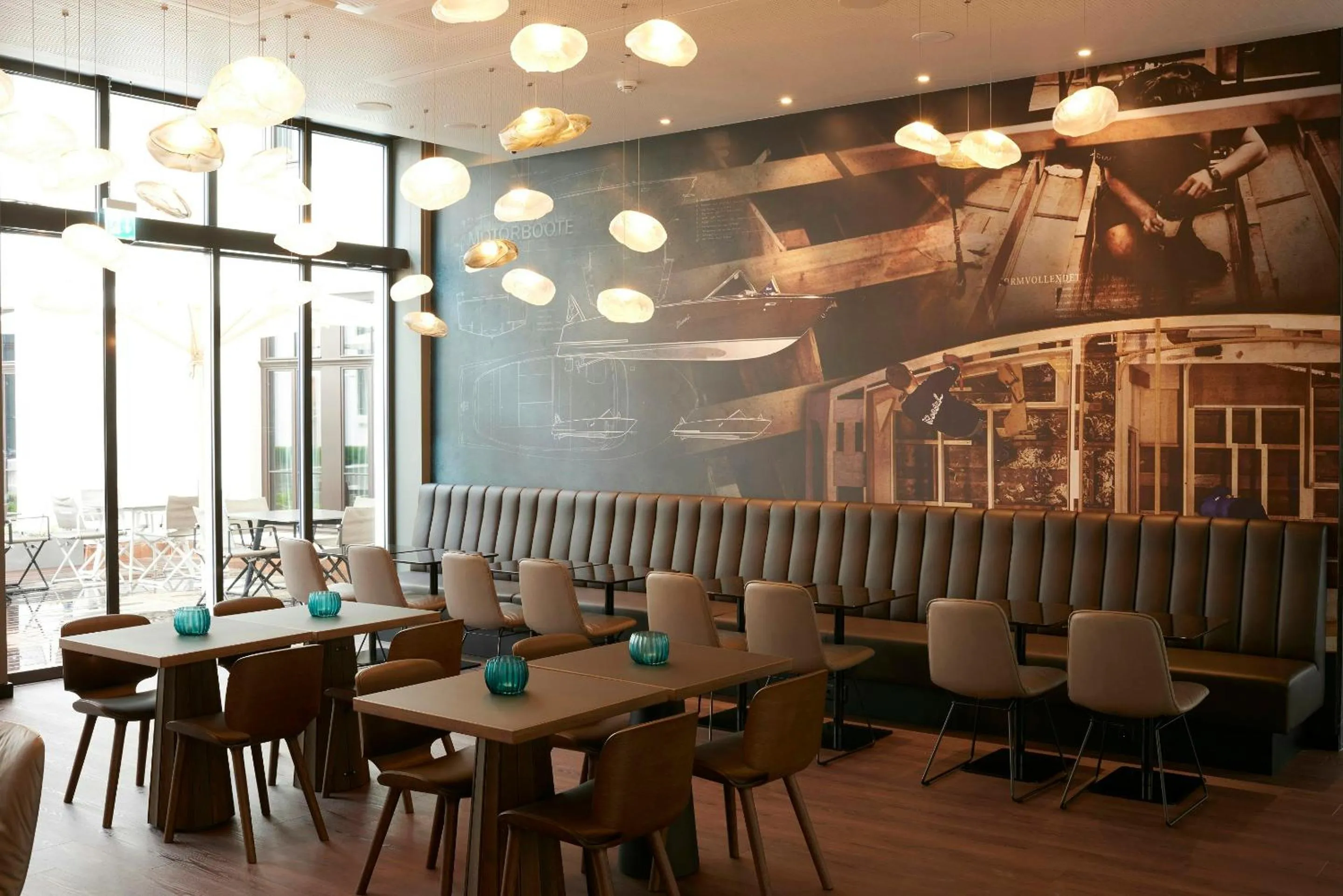 Lounge or bar in Motel One Zürich