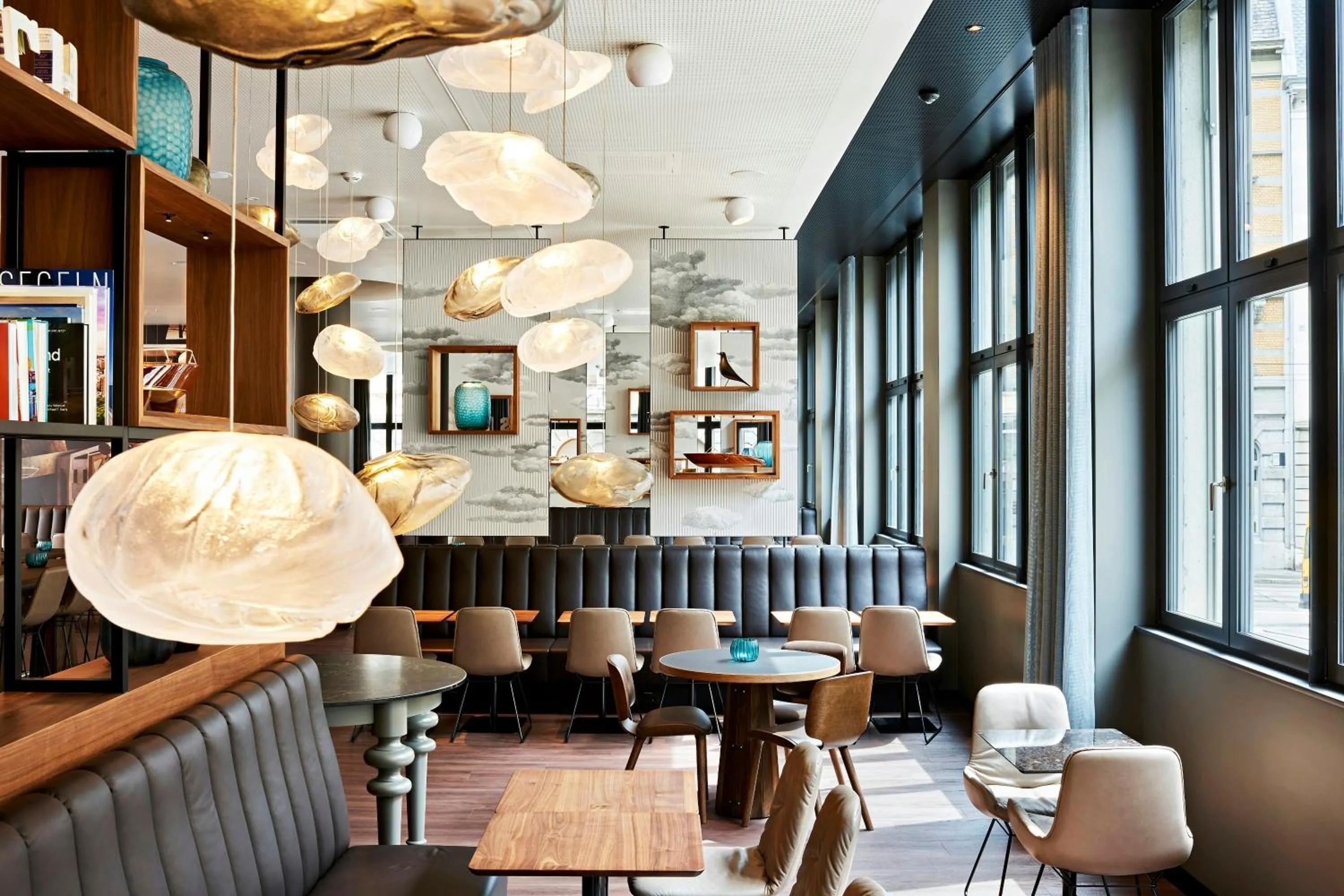 Lounge or bar in Motel One Zürich