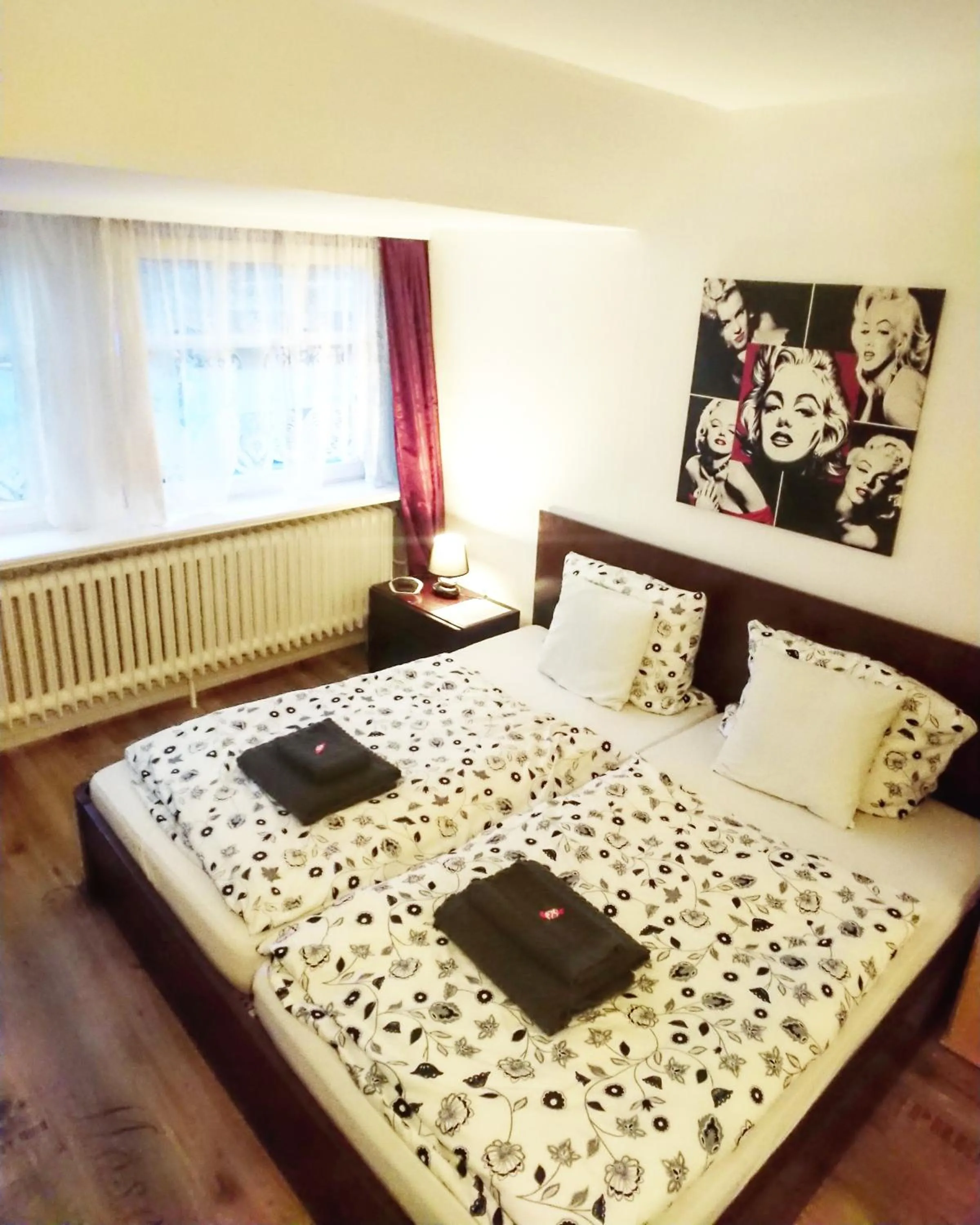 Bed in Pension Zum Burggrafen