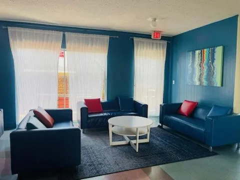 Living room in Banana Bungalow West Hollywood Hotel & Hostel