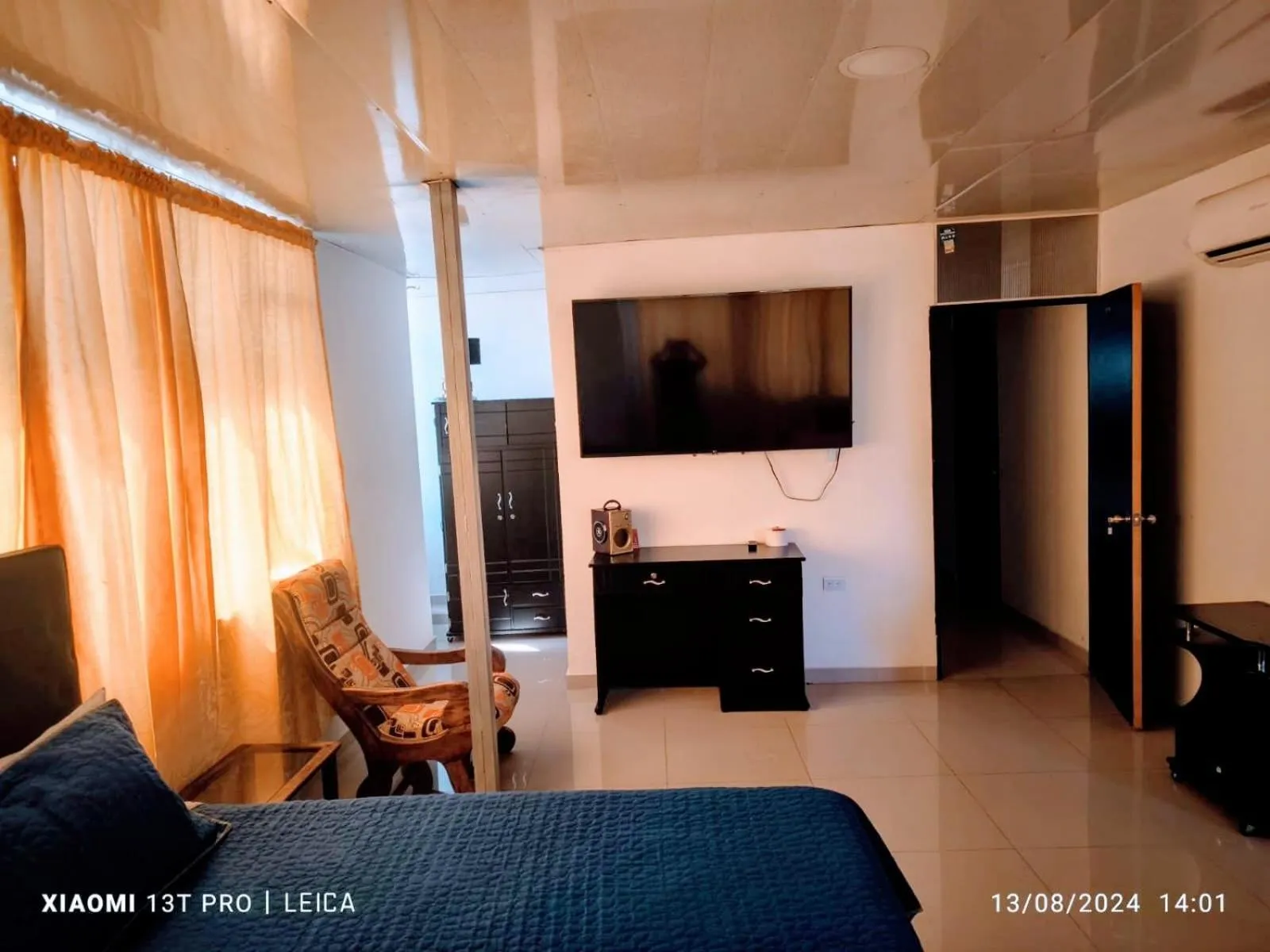 Bed in Hotel Cafe Plaza