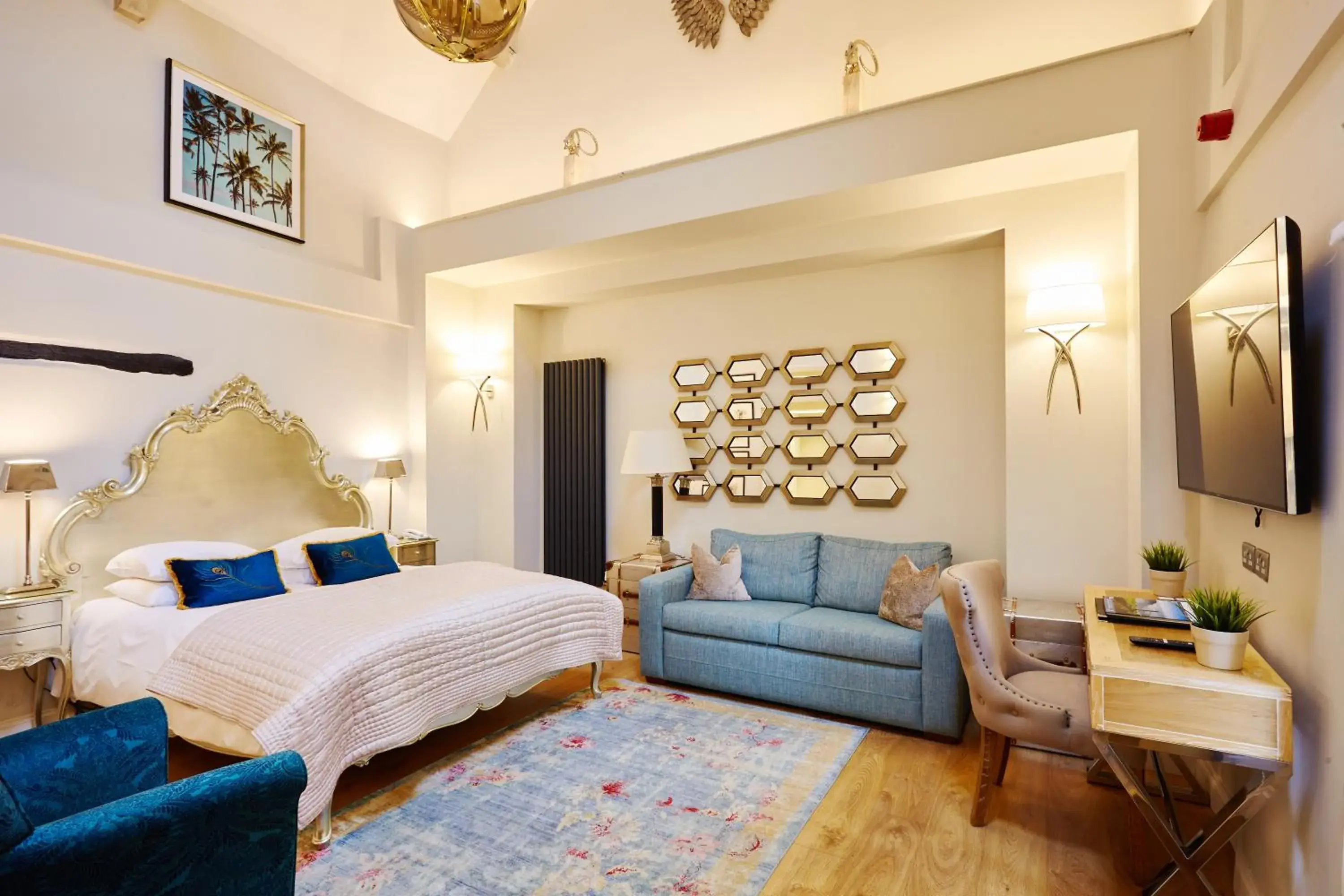 Photo of the whole room, Bed in The Ormond At Tetbury Photo of the whole room, Bed in The Ormond At Tetbury