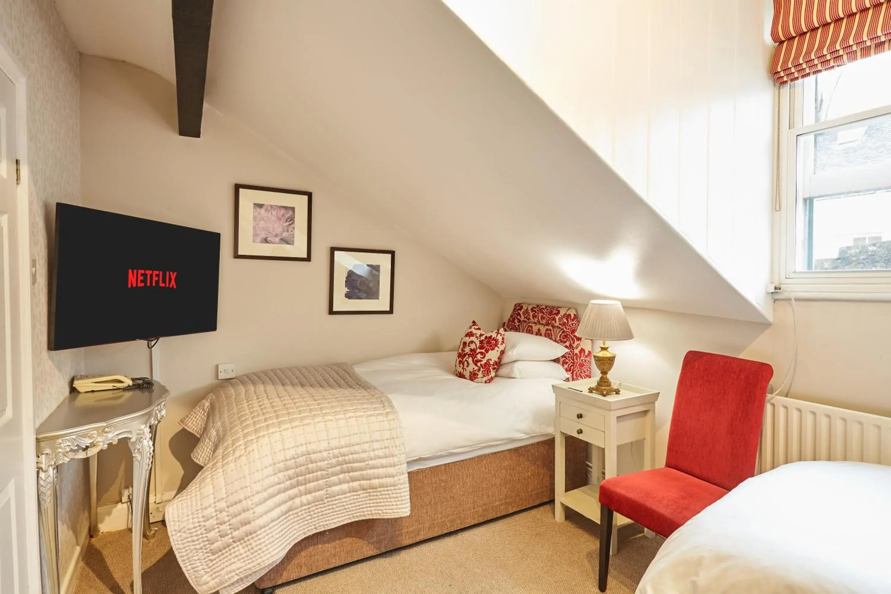 TV and multimedia, Bed in The Ormond At Tetbury TV and multimedia, Bed in The Ormond At Tetbury