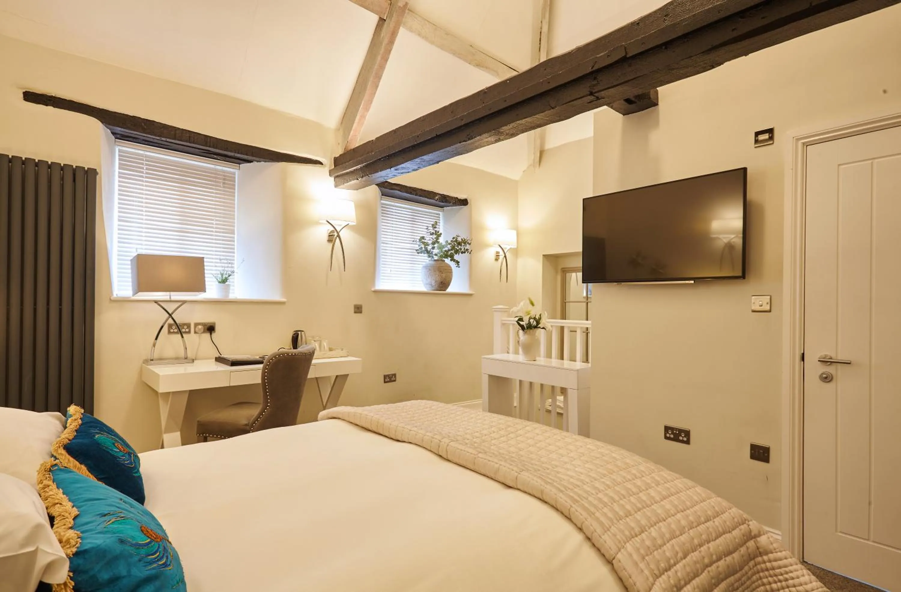 Photo of the whole room, Bed in The Ormond At Tetbury