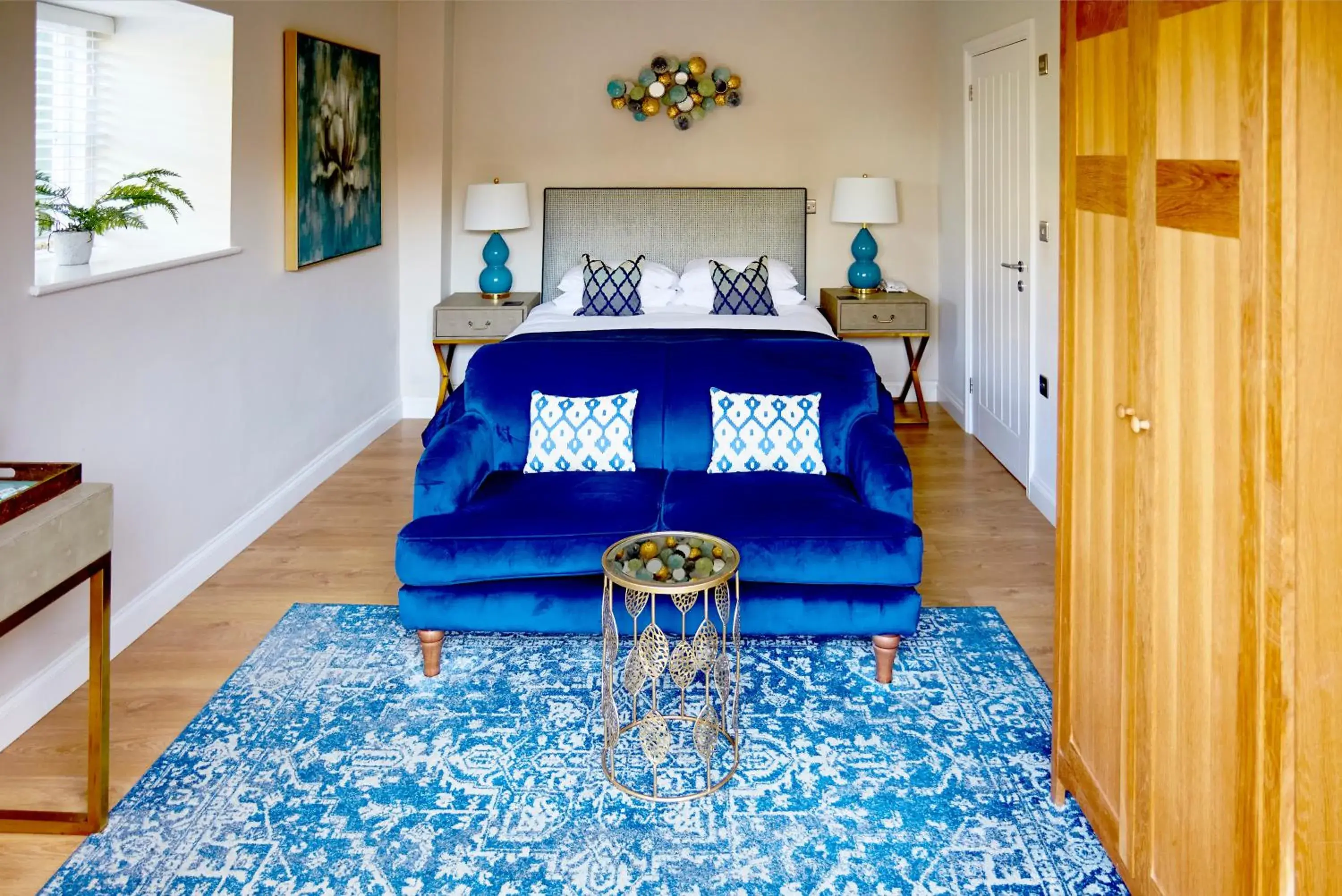 Photo of the whole room, Bed in The Ormond At Tetbury Photo of the whole room, Bed in The Ormond At Tetbury