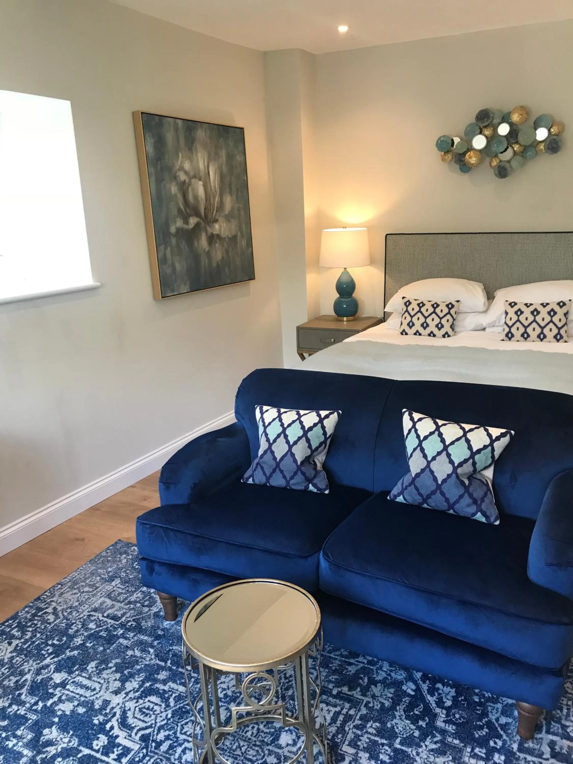 Photo of the whole room in The Ormond At Tetbury