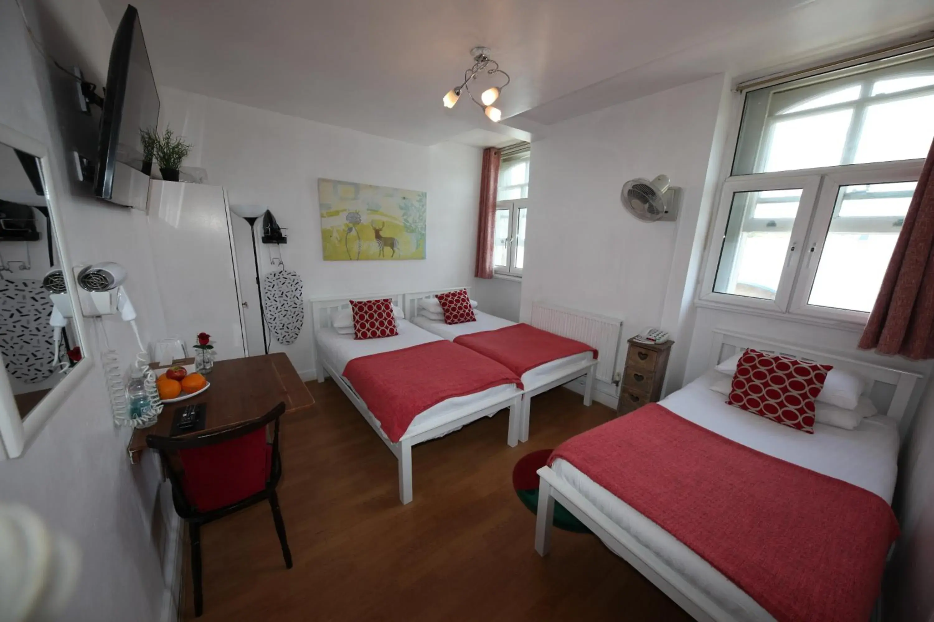 Bedroom, Bed in City London Hotel Bedroom, Bed in City London Hotel