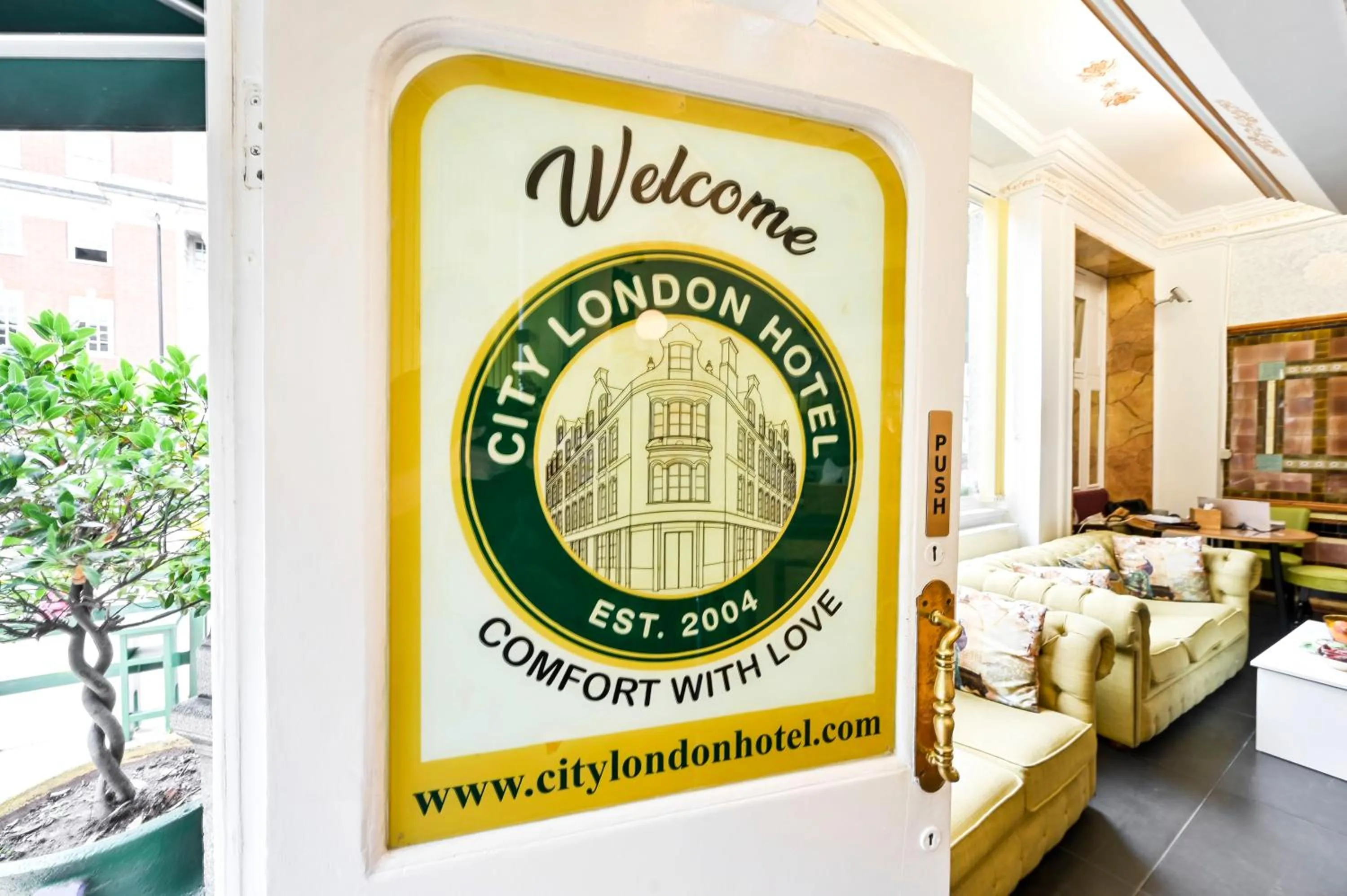 Facade/entrance in City London Hotel