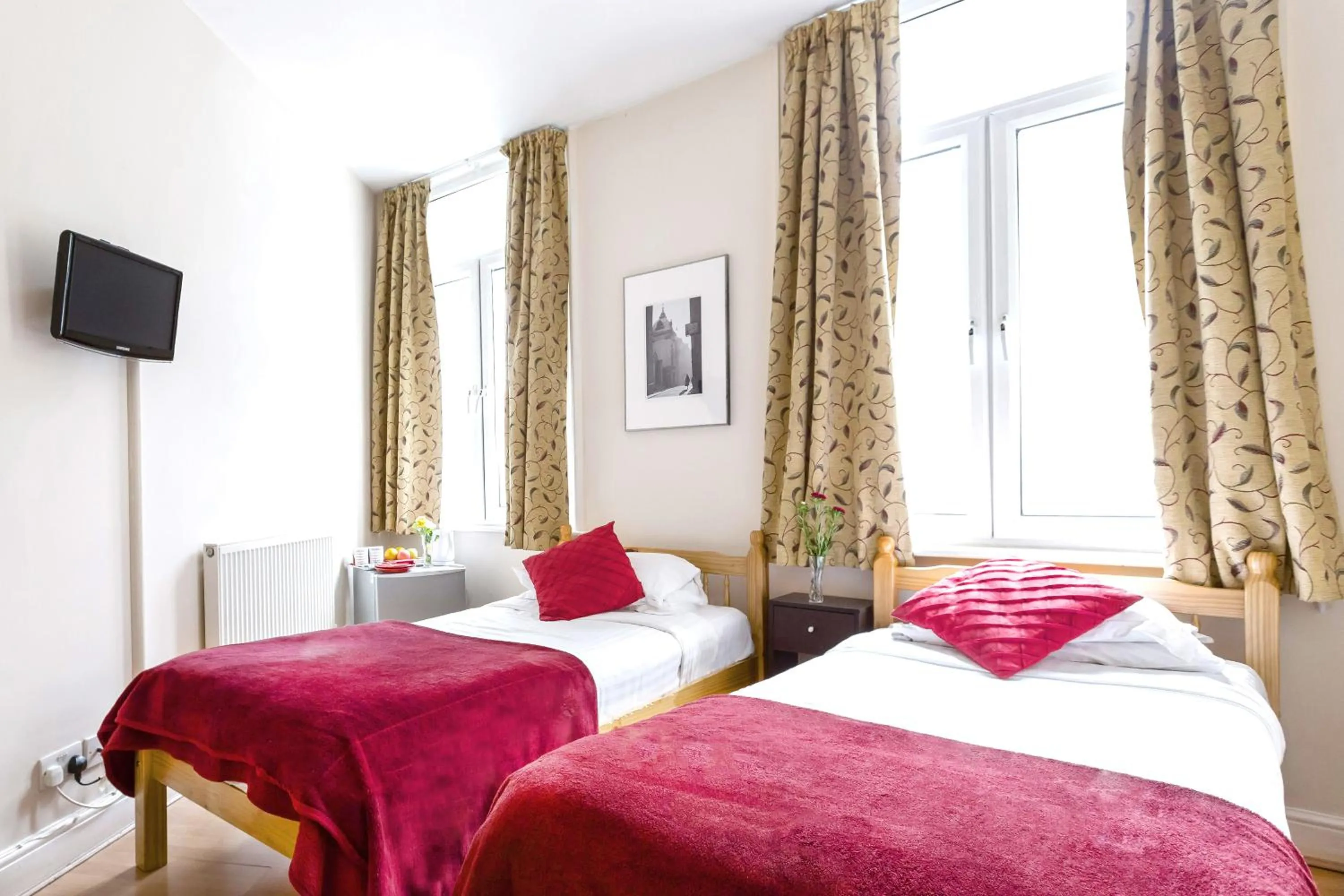 Bedroom, Bed in City London Hotel