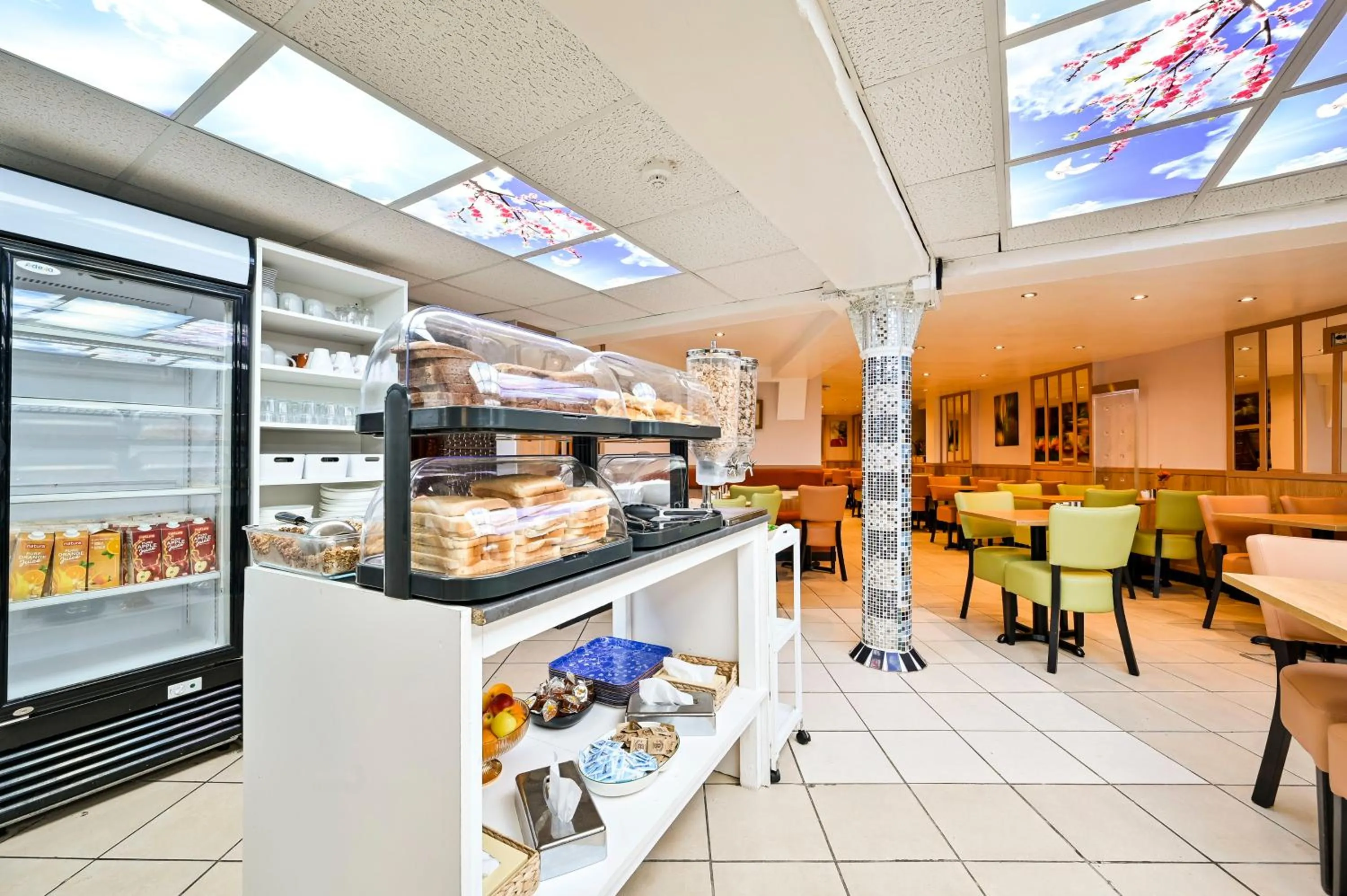 Continental breakfast in City London Hotel