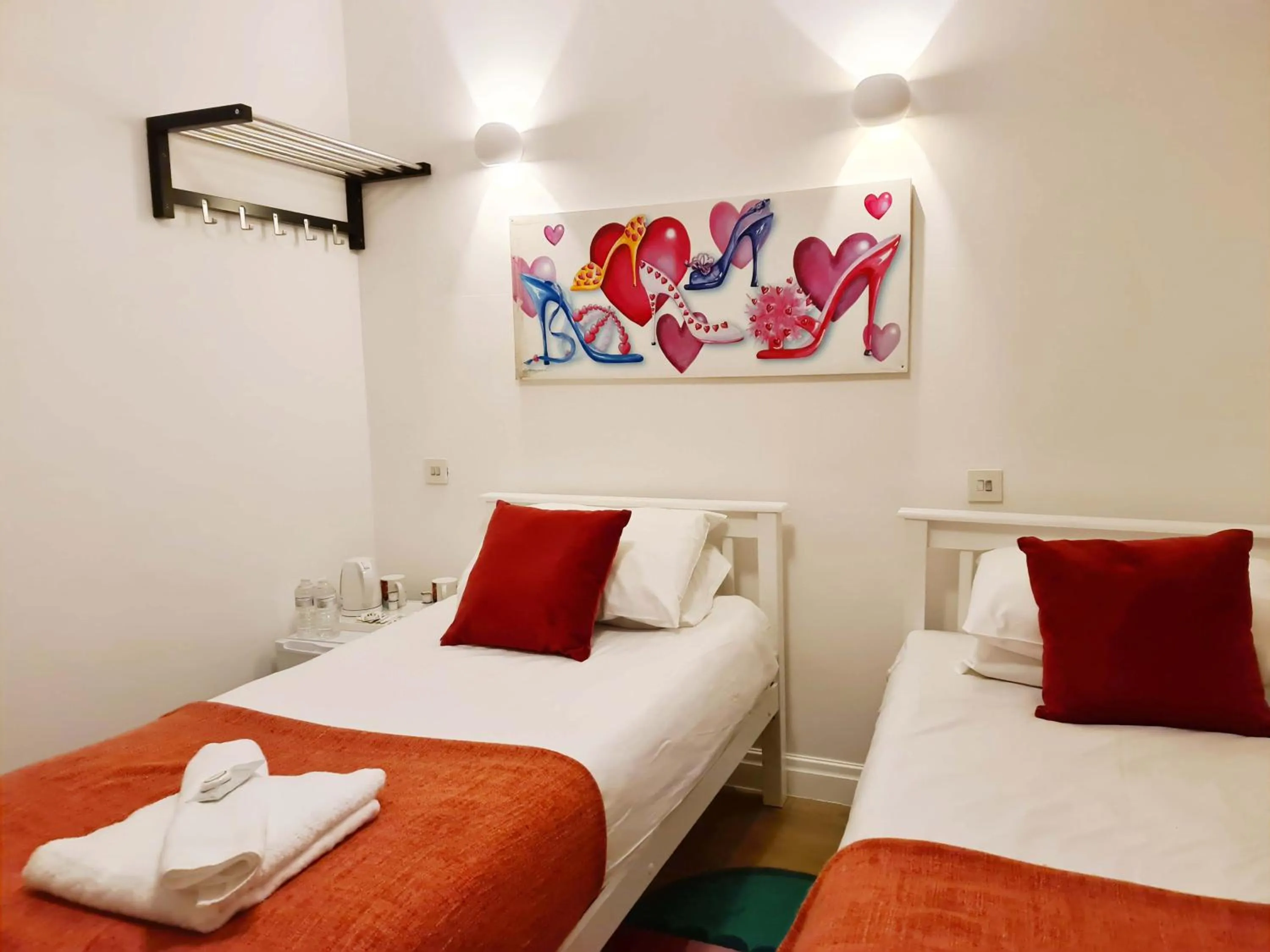 Photo of the whole room, Bed in City London Hotel