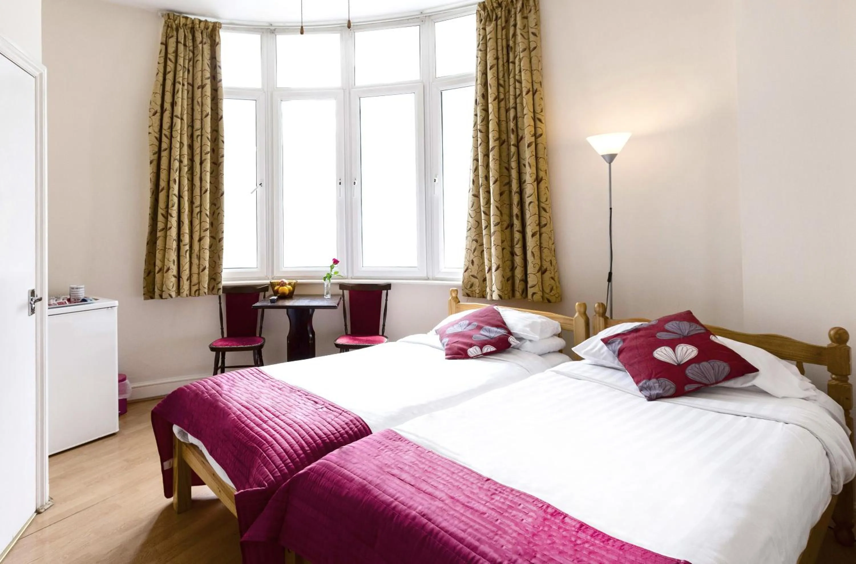 Bedroom, Bed in City London Hotel