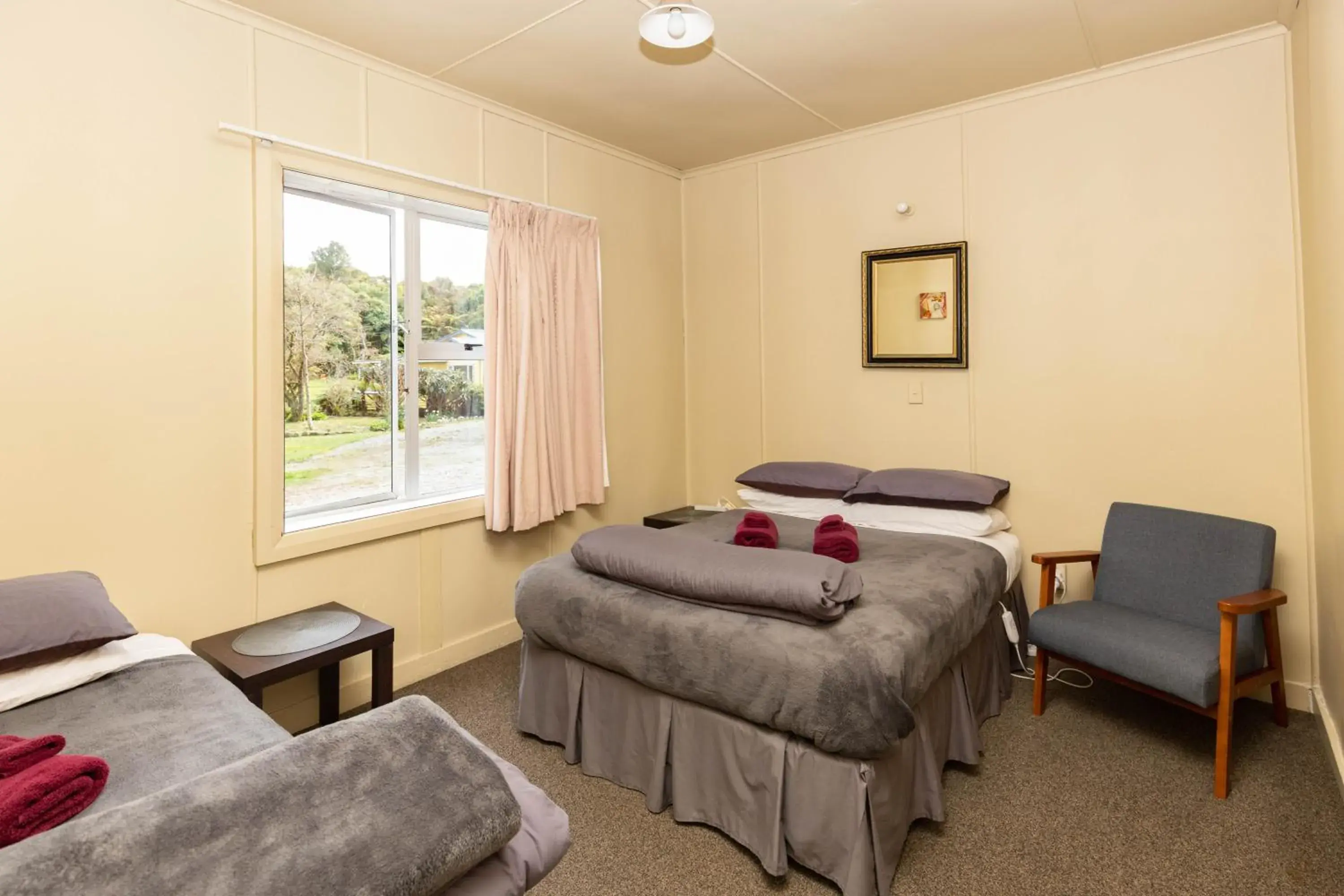Double or Twin Room with Extra Bed in Kaniere Pub Double or Twin Room with Extra Bed in Kaniere Pub