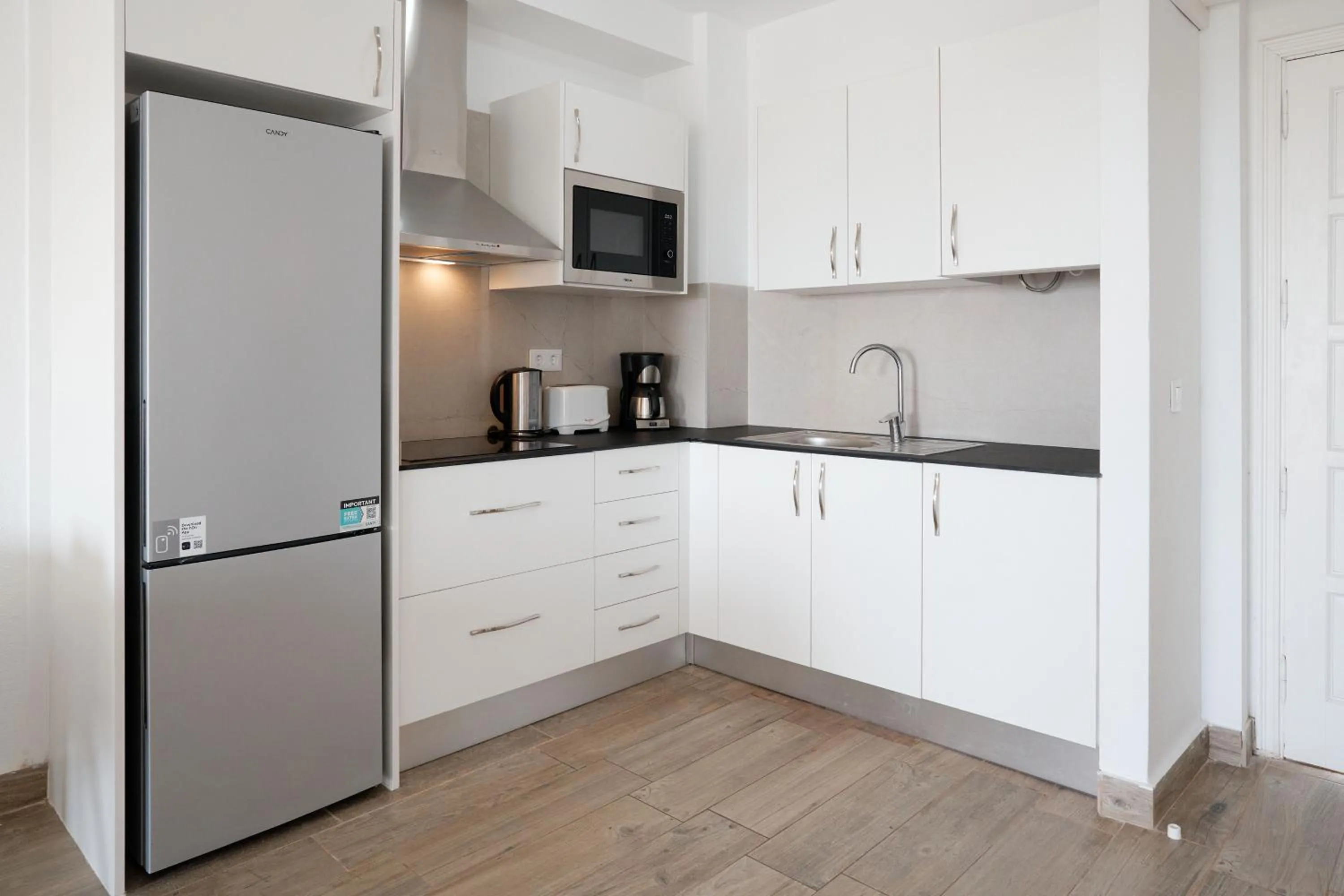 Kitchen or kitchenette in Aparthotel Neptuno Costadeje