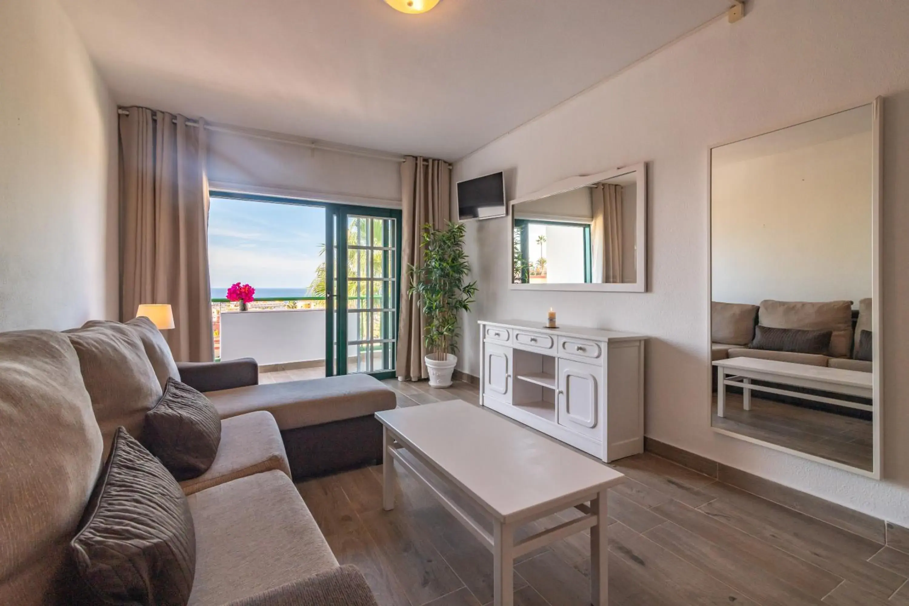 Living room in Aparthotel Neptuno Costadeje Living room in Aparthotel Neptuno Costadeje