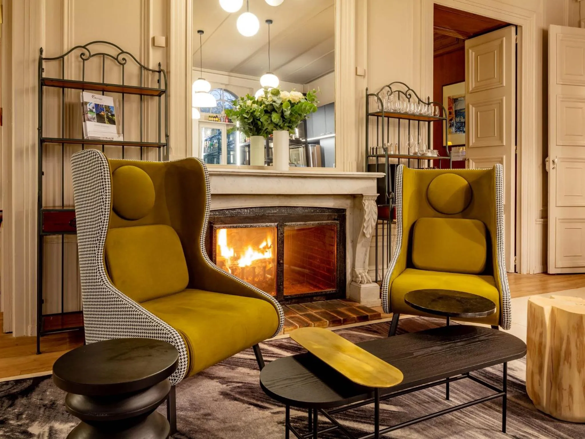 Lounge or bar in Garrigae Manoir de Beauvoir Poitiers Sud - Hotel & Spa