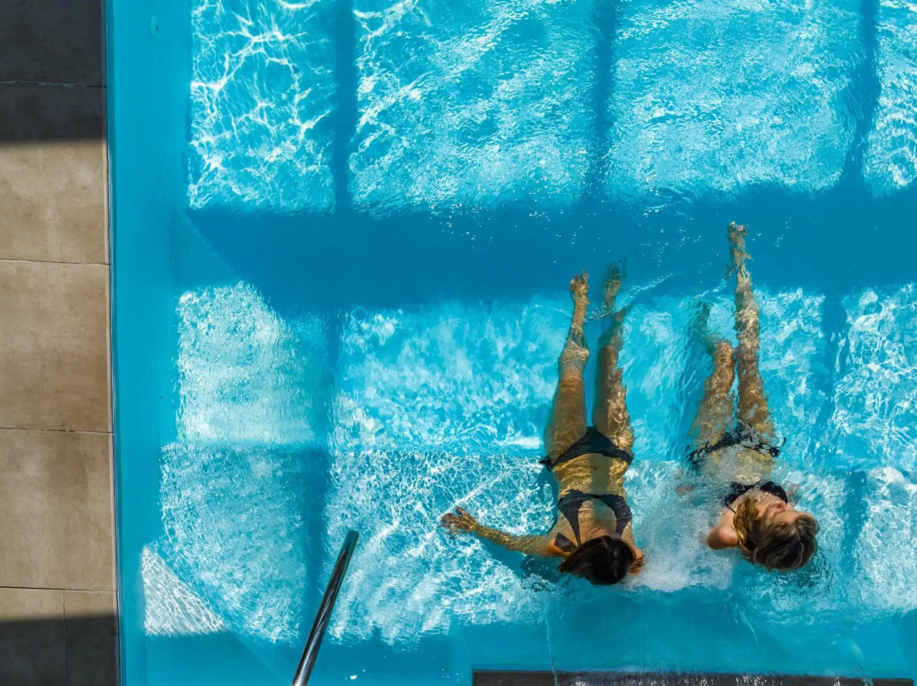 Swimming pool in Garrigae Manoir de Beauvoir Poitiers Sud - Hotel & Spa Swimming pool in Garrigae Manoir de Beauvoir Poitiers Sud - Hotel & Spa