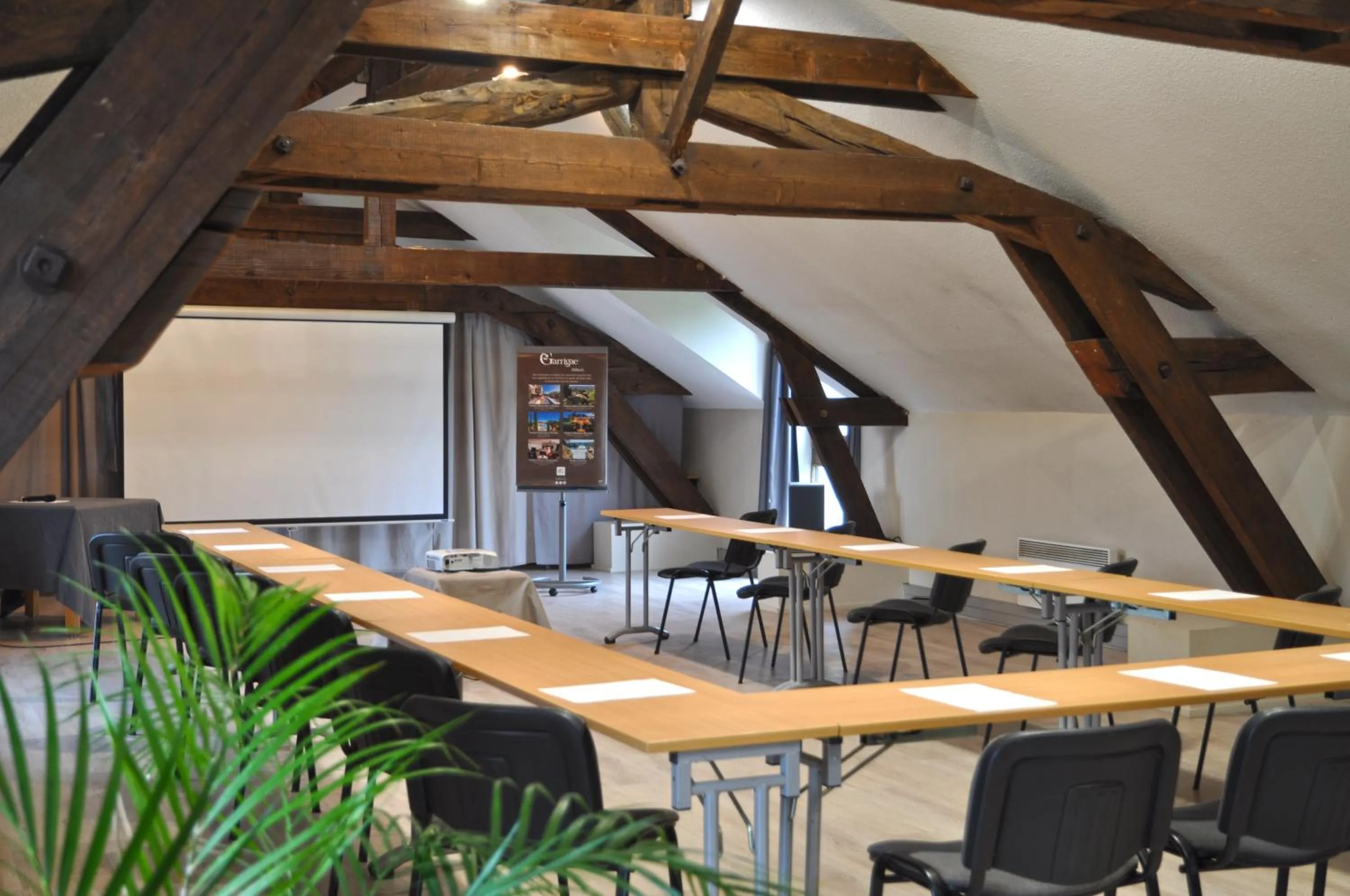 Meeting/conference room in Garrigae Manoir de Beauvoir Poitiers Sud - Hotel & Spa