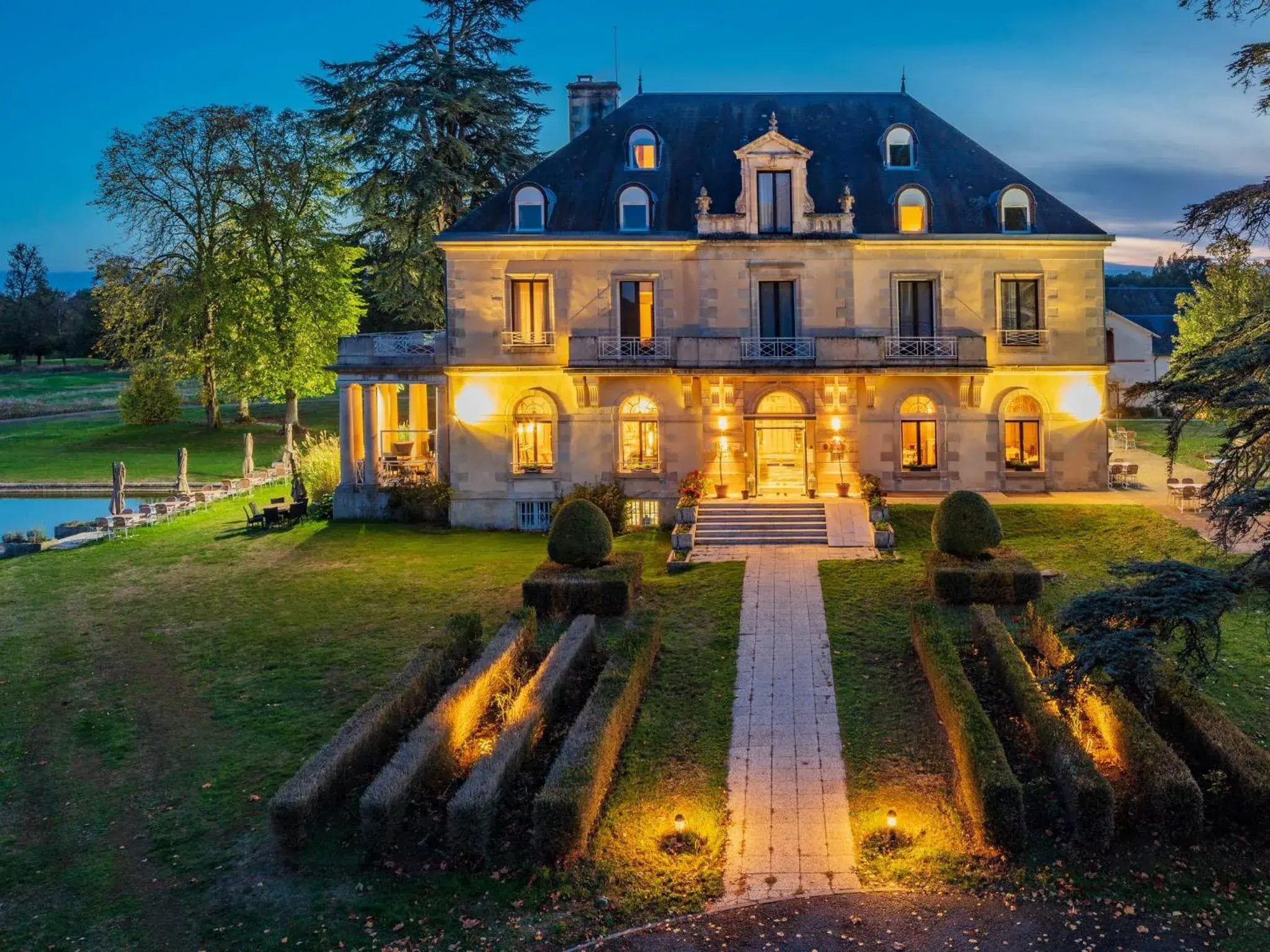 Facade/entrance in Garrigae Manoir de Beauvoir Poitiers Sud - Hotel & Spa Facade/entrance in Garrigae Manoir de Beauvoir Poitiers Sud - Hotel & Spa