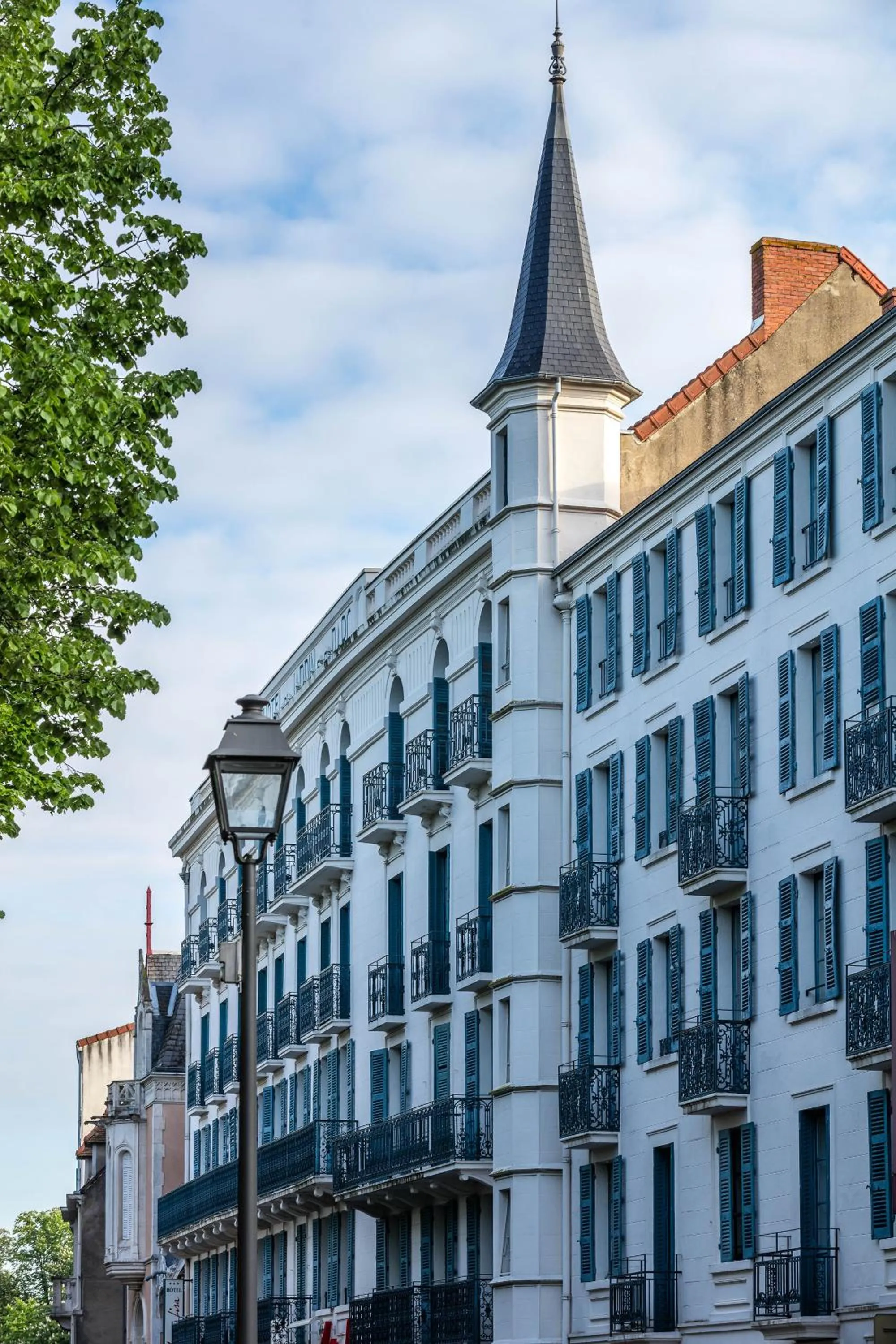 Property building in Noemys Neris Montlucon - hotel restaurant