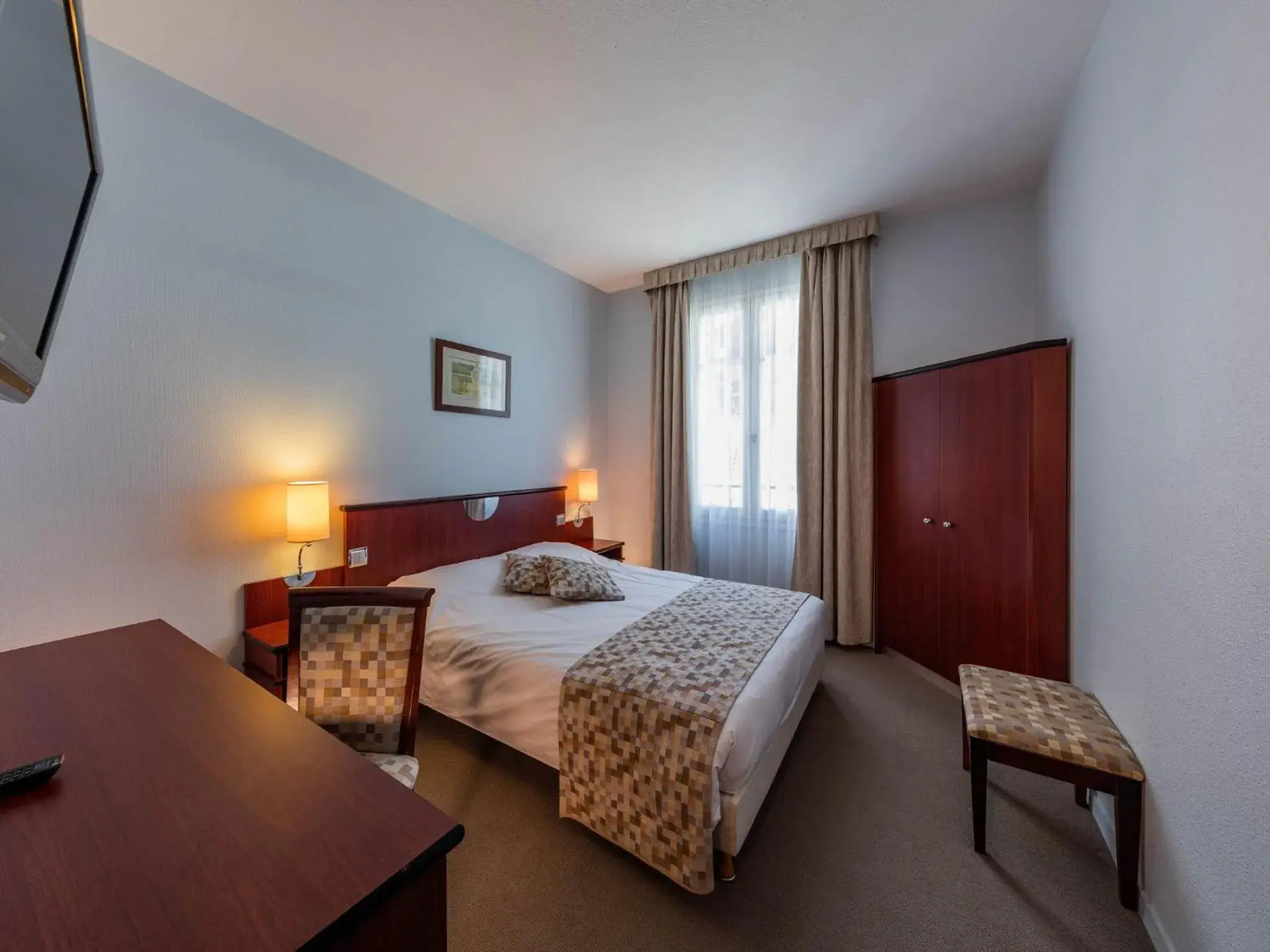 Family Room in Noemys Neris Montlucon - hotel restaurant Family Room in Noemys Neris Montlucon - hotel restaurant