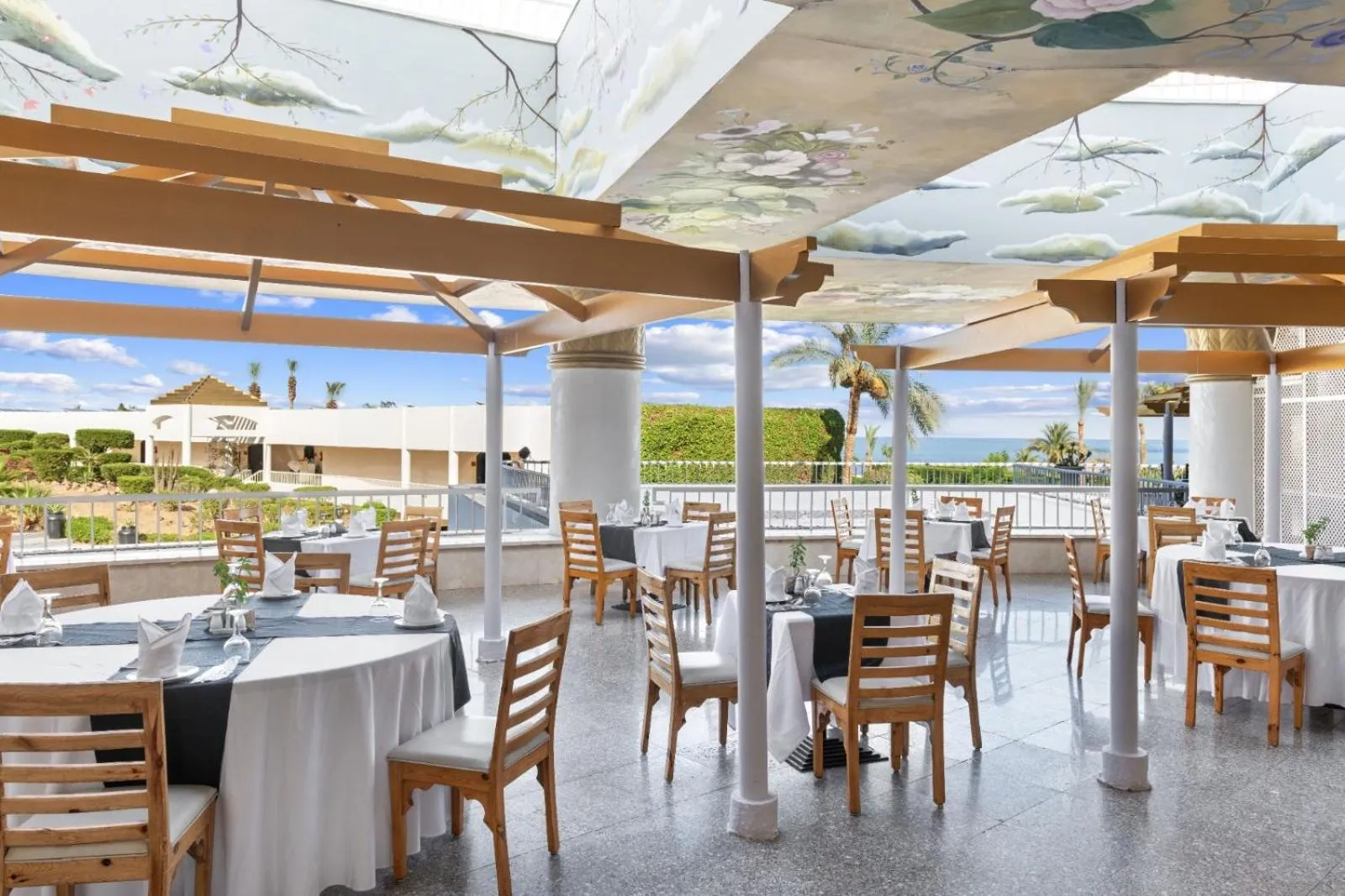 Restaurant/places to eat in Monte Carlo Sharm Resort & Spa