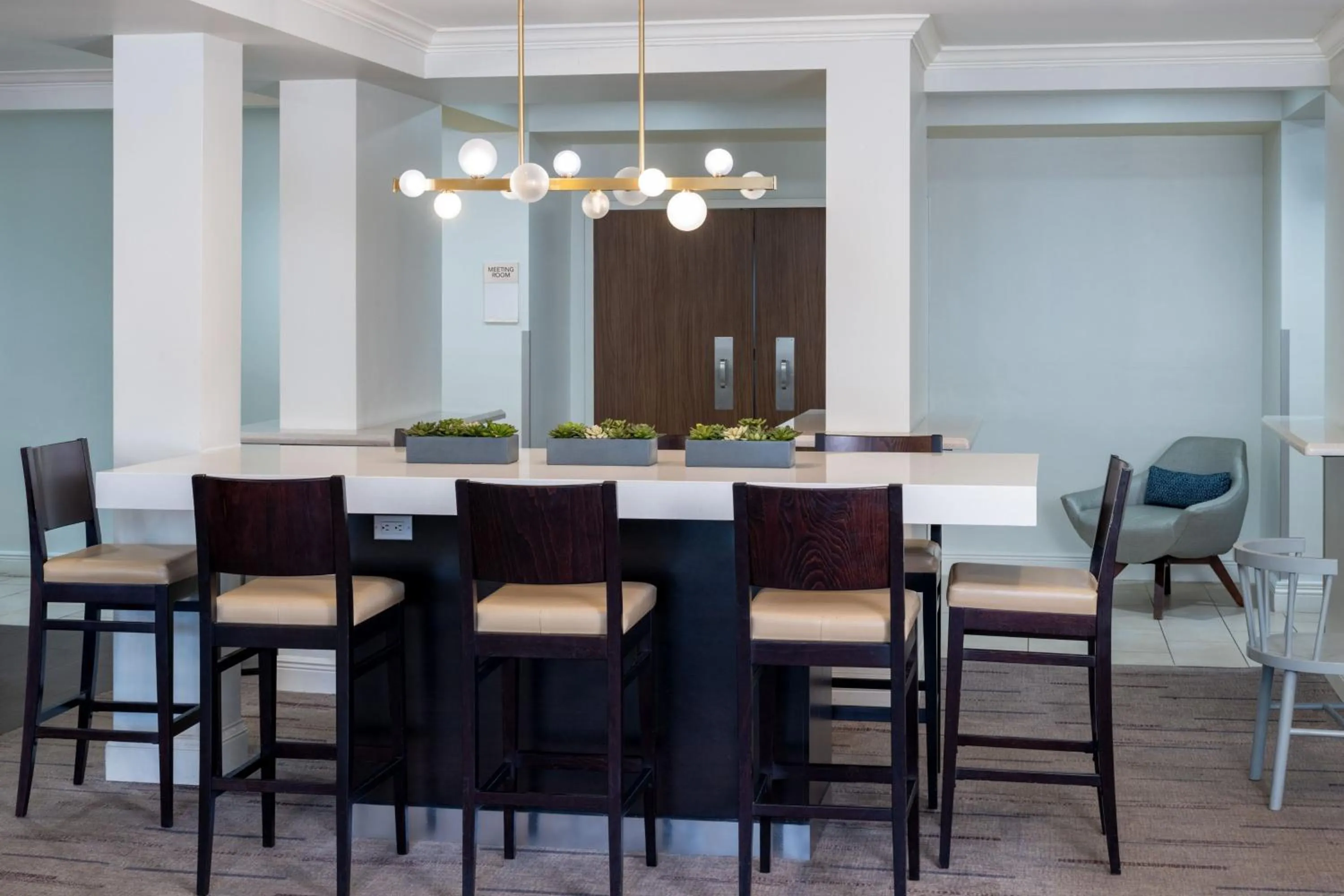 Photo of the whole room in Courtyard by Marriott - Naples