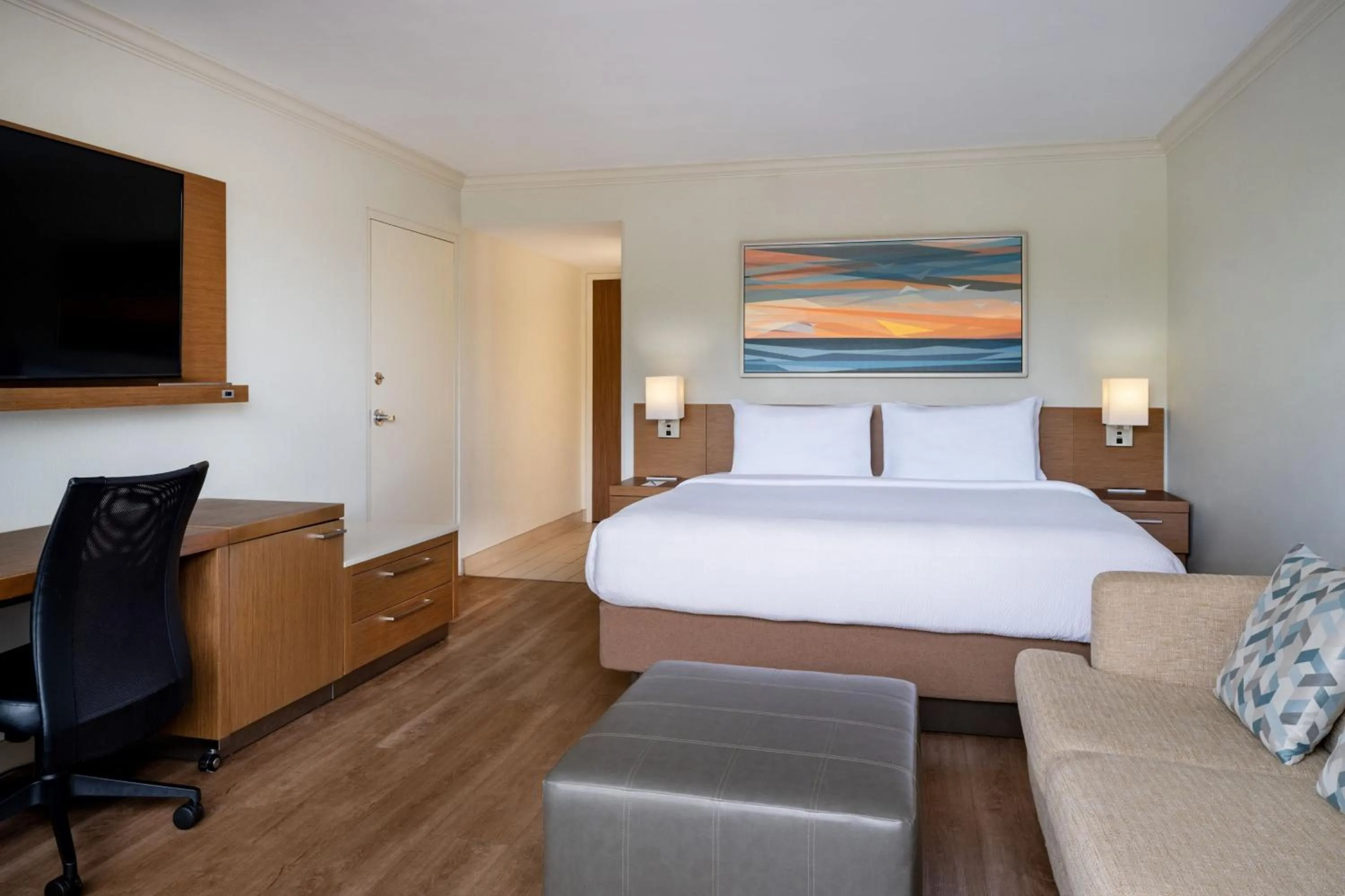 Photo of the whole room, Bed in Courtyard by Marriott - Naples