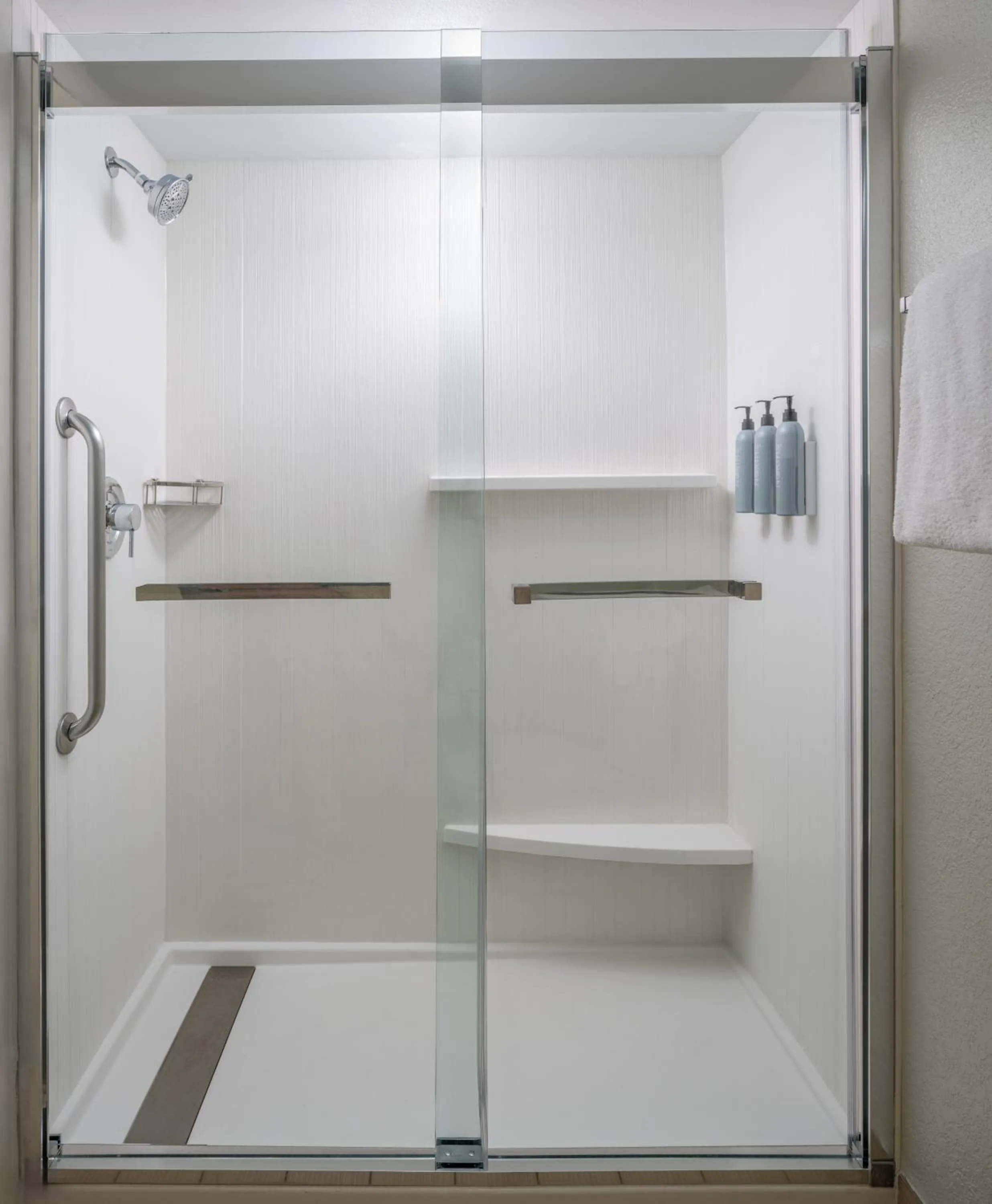 Shower in Courtyard by Marriott - Naples
