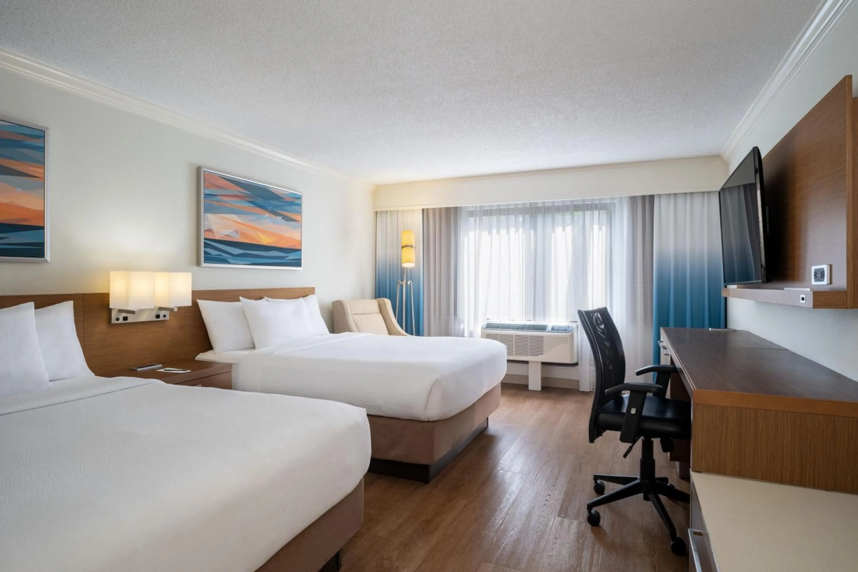 Photo of the whole room, Bed in Courtyard by Marriott - Naples