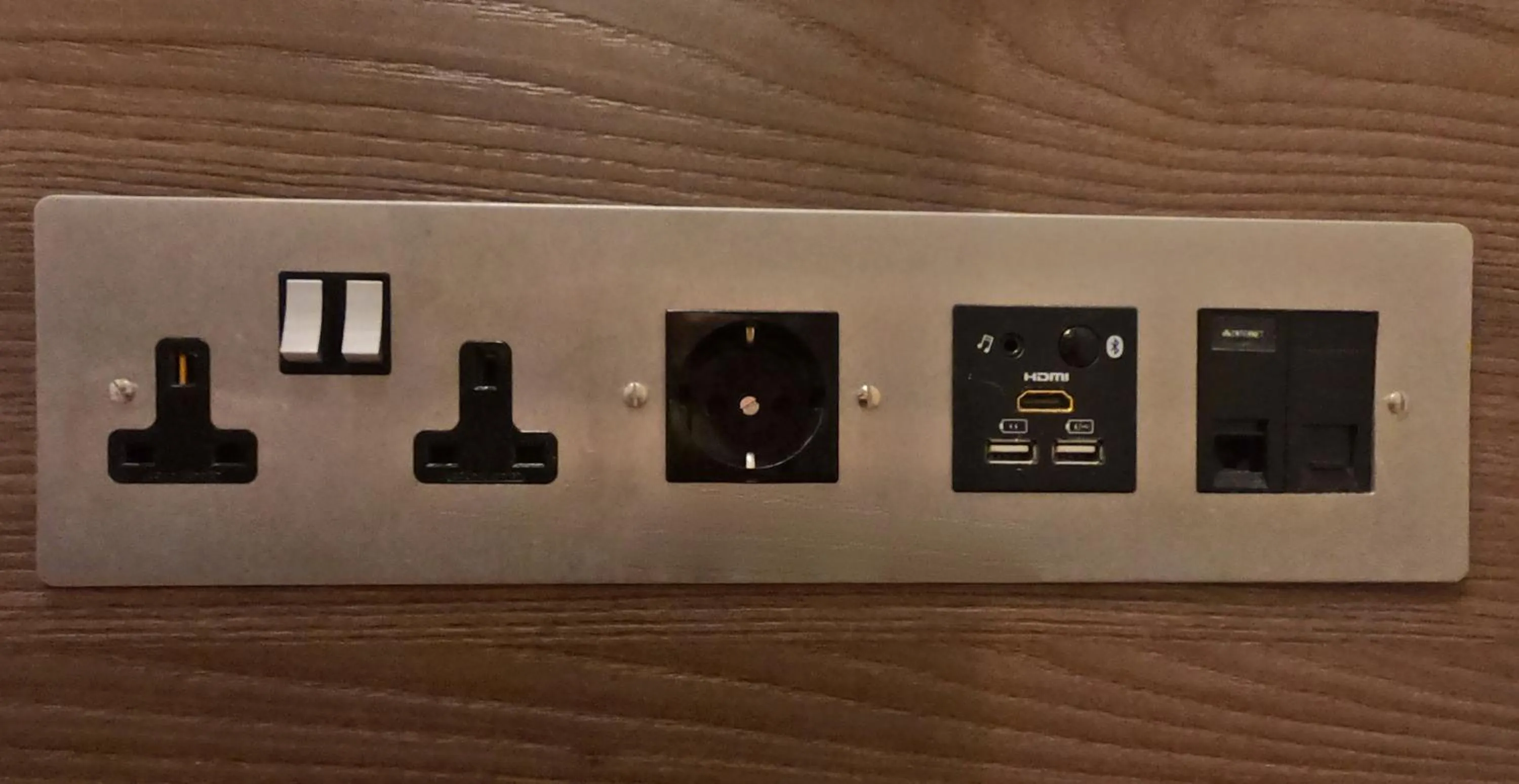 Area and facilities in Best Western Plus Delmere Hotel