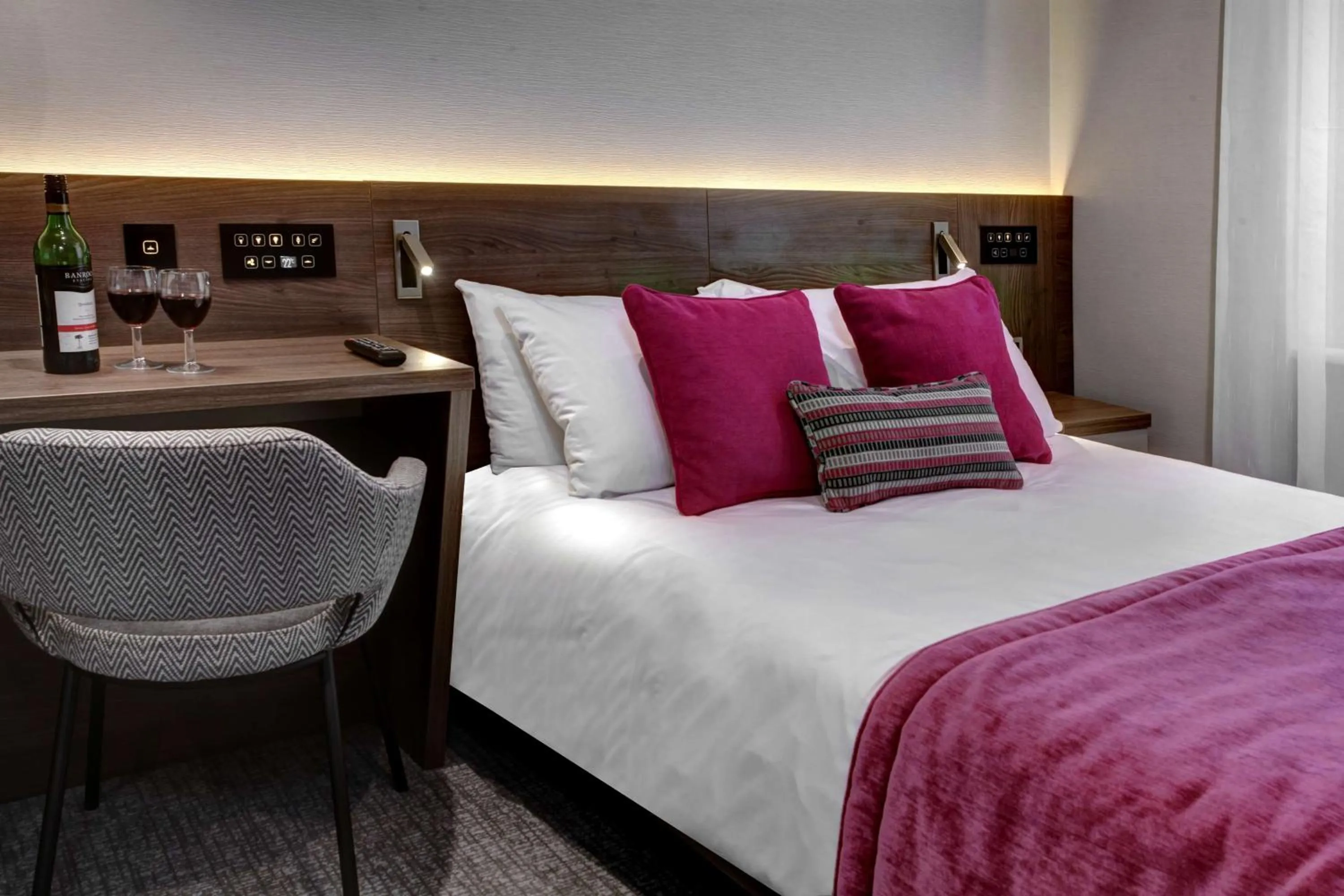 Photo of the whole room, Bed in Best Western Plus Delmere Hotel