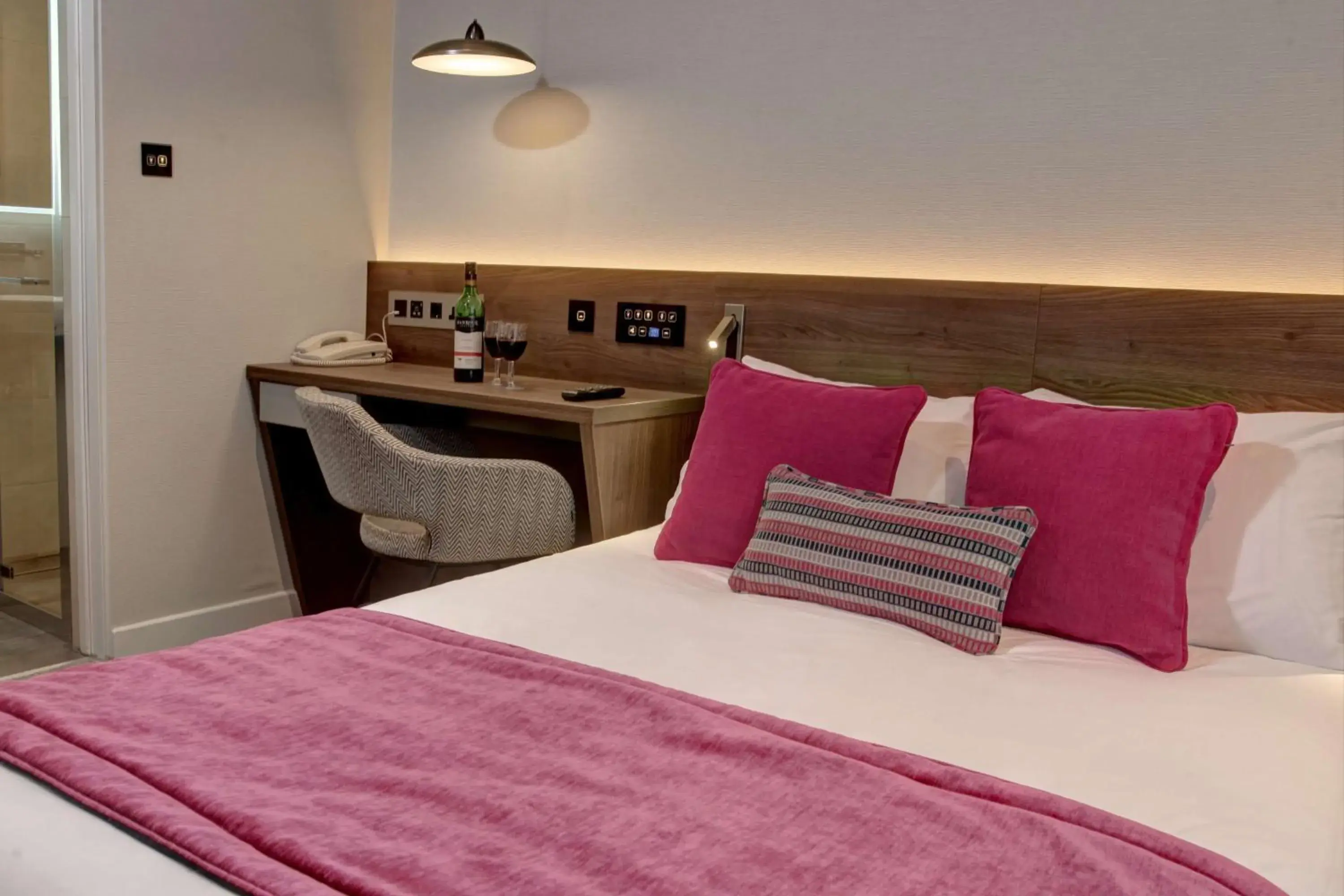 Photo of the whole room, Bed in Best Western Plus Delmere Hotel Photo of the whole room, Bed in Best Western Plus Delmere Hotel