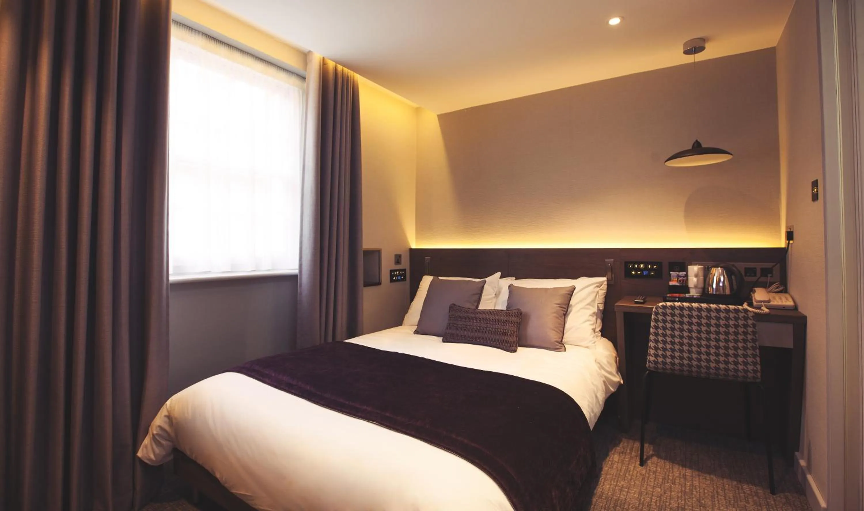 Day, Bed in Best Western Plus Delmere Hotel