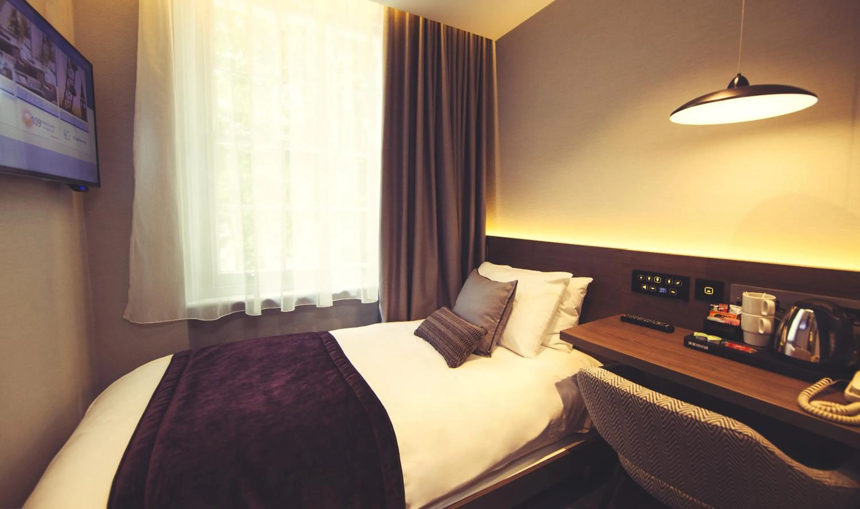 Photo of the whole room, Bed in Best Western Plus Delmere Hotel