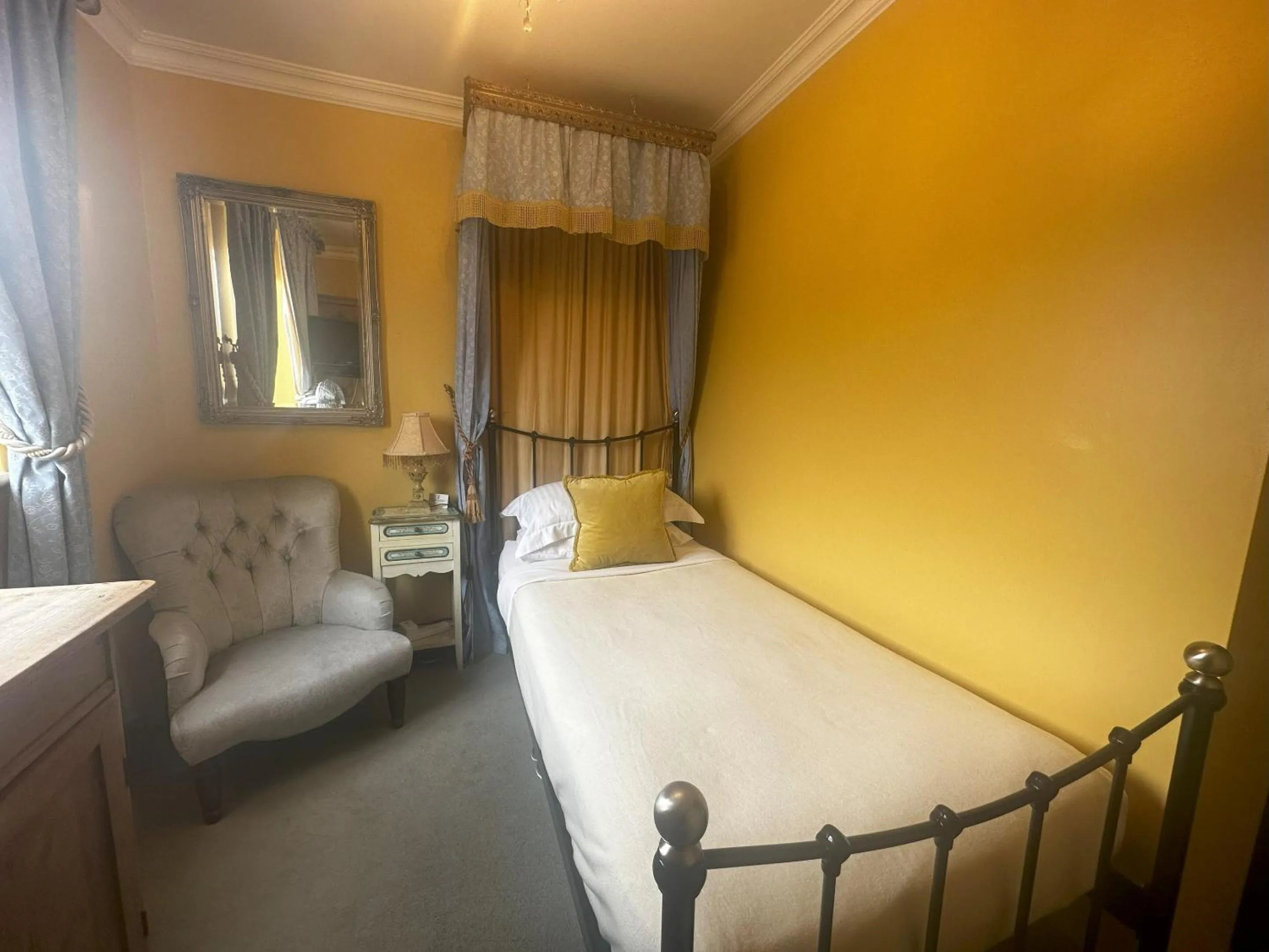 Bedroom, Bed in Albert & Victoria Guest House