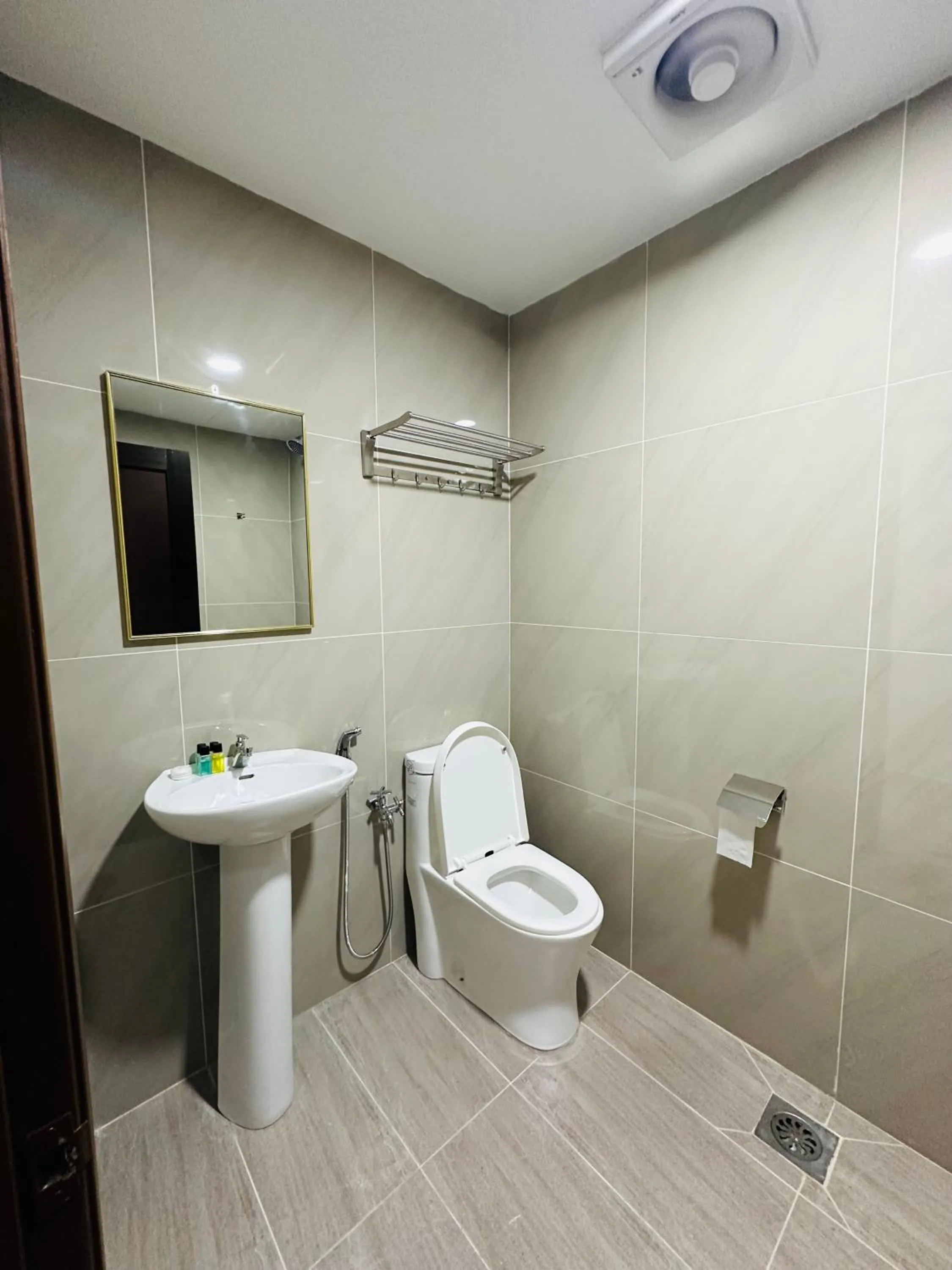 Shower in Cozy Hotel@ KL Sentral