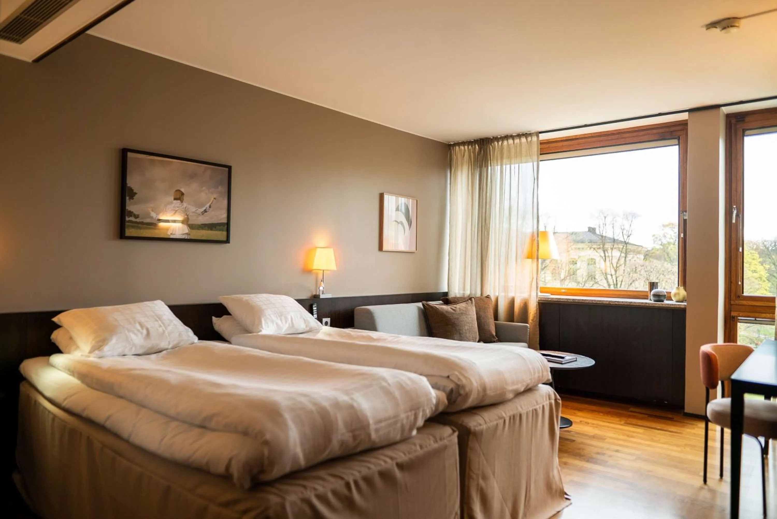 Bedroom, Bed in Scandic Anglais