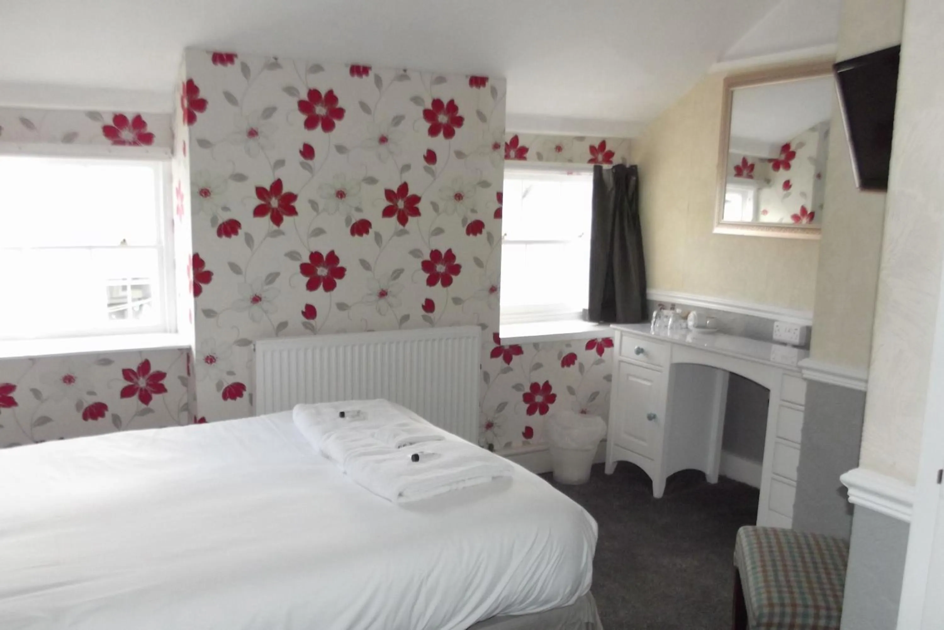 Bed in The Liverpool Arms Hotel