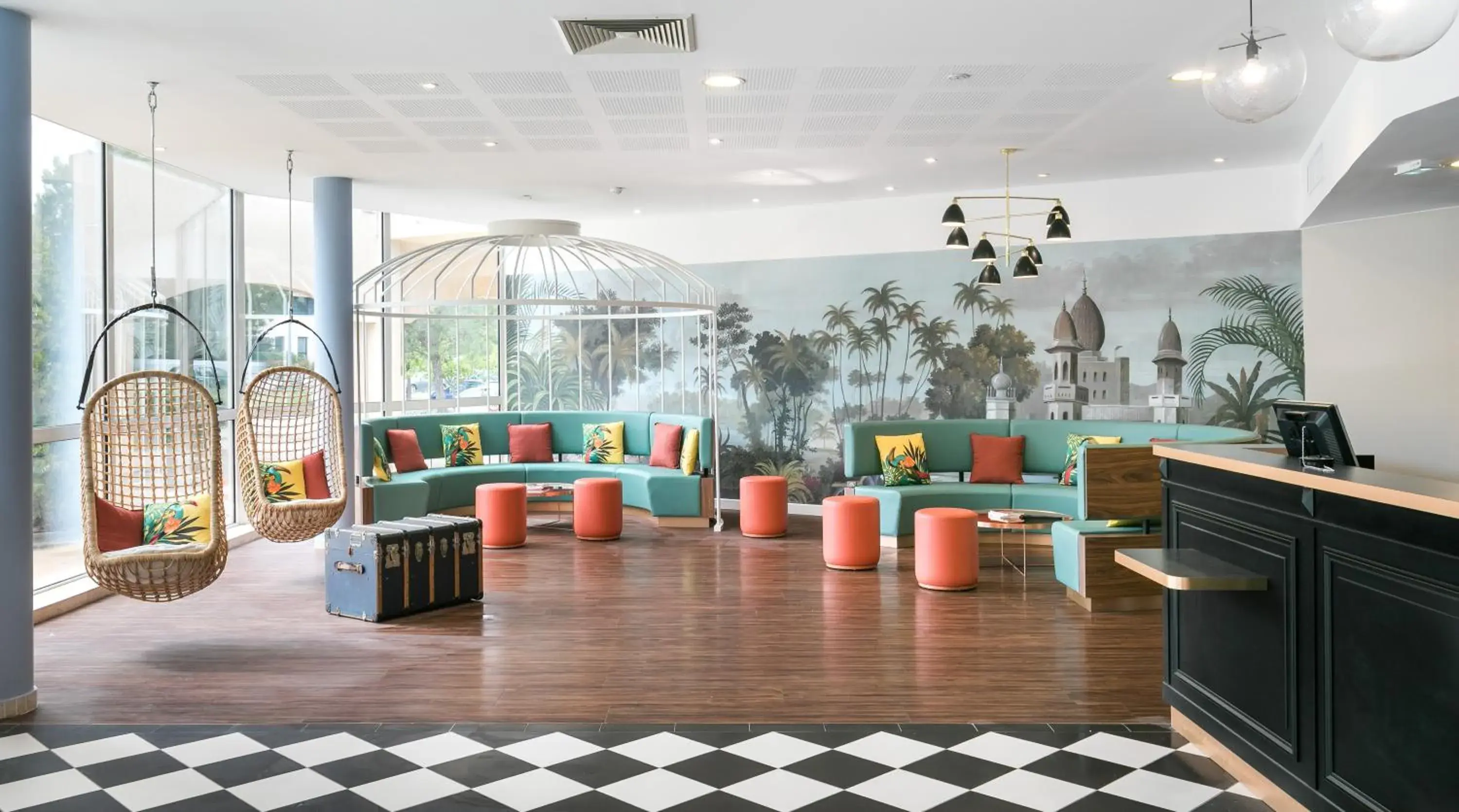 Lobby or reception in Hôtel Birdy by Happyculture Lobby or reception in Hôtel Birdy by Happyculture
